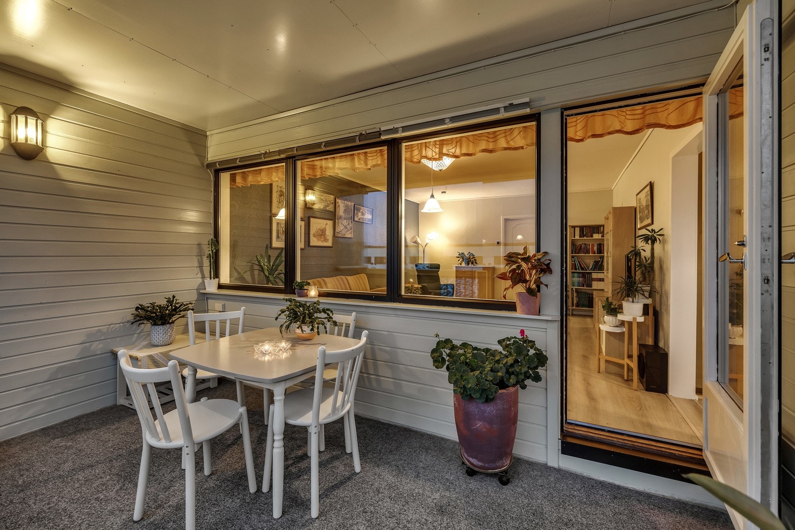 Her er det god plass til lounge, grill, planter og annet ønskelig utemøblement. Galleribilde