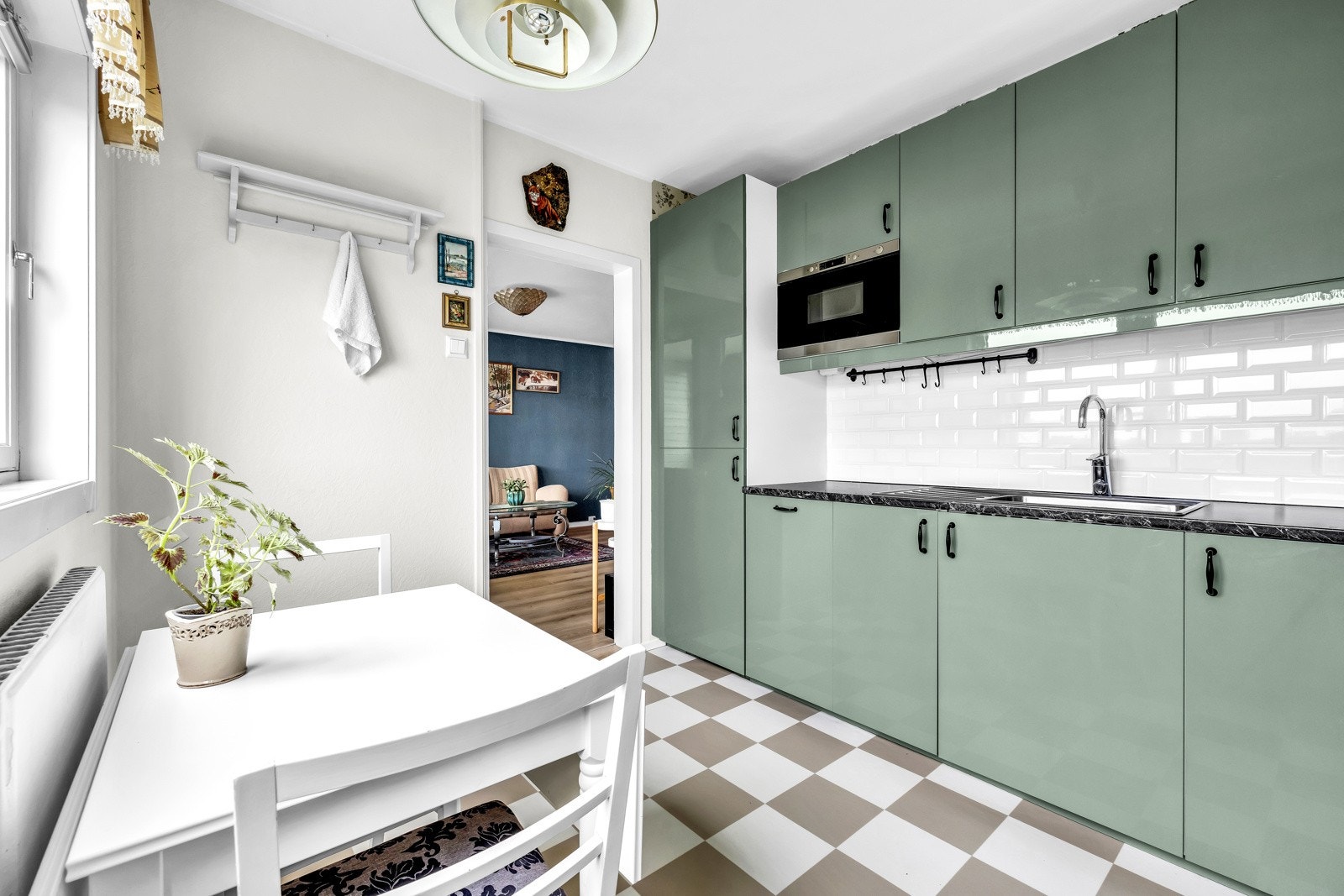 Videre fra stuen er det adkomst til kjøkkenet. Galleribilde