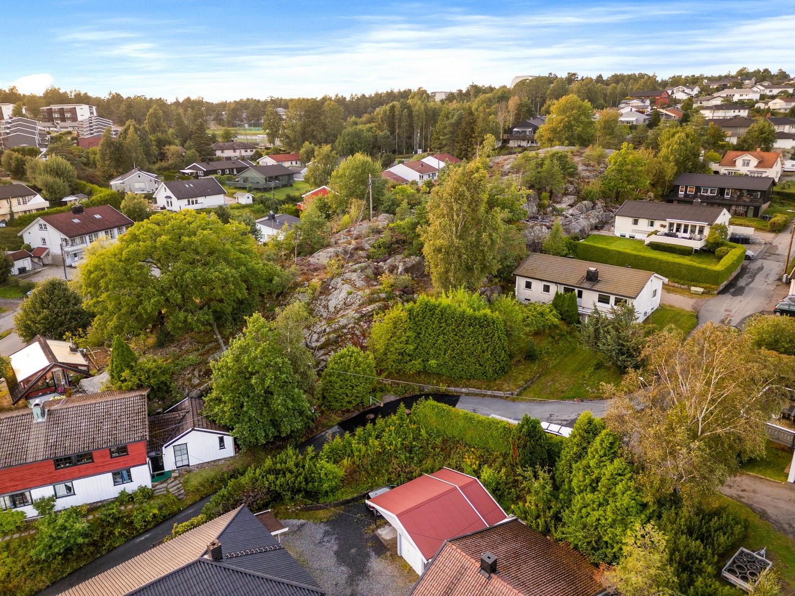 Rammetillatelse for oppføring av enebolig m/frittliggende garasje er gitt. Galleribilde