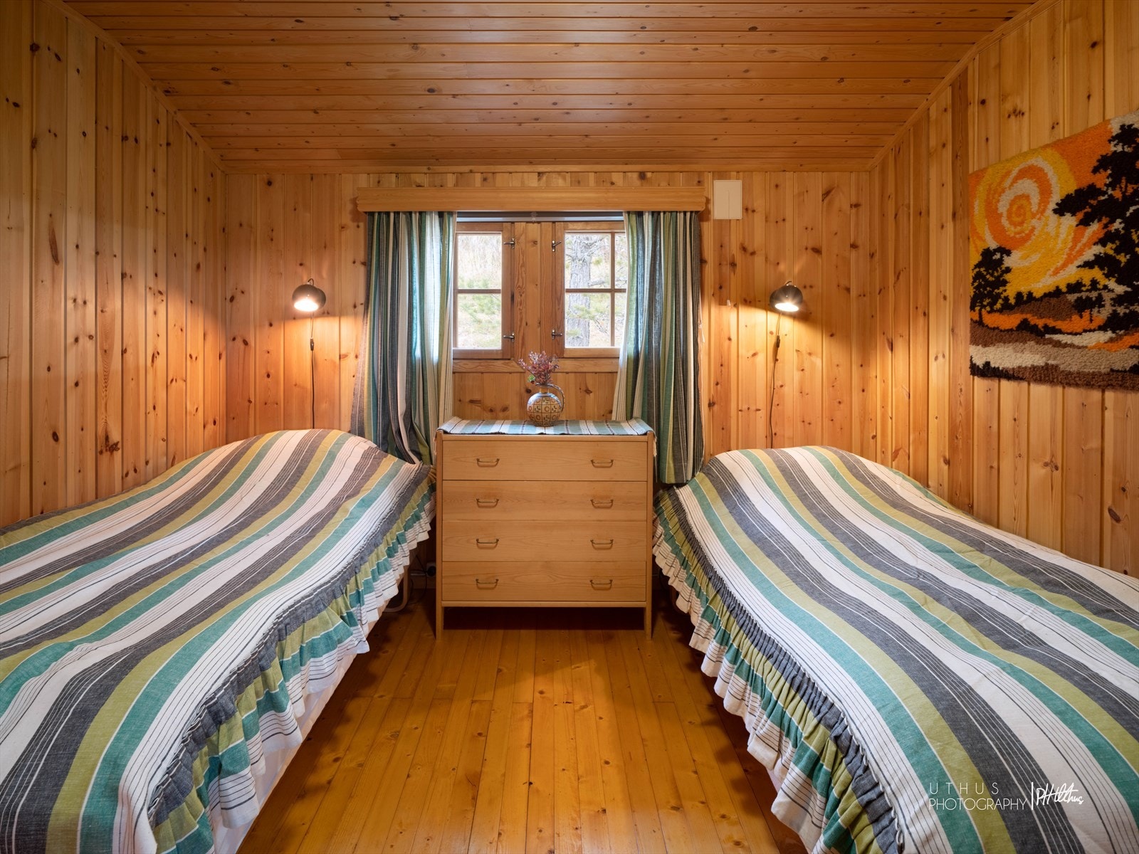 Rommene har plass til kommode eller skap og noen av rommene har plassbygde skap. Galleribilde