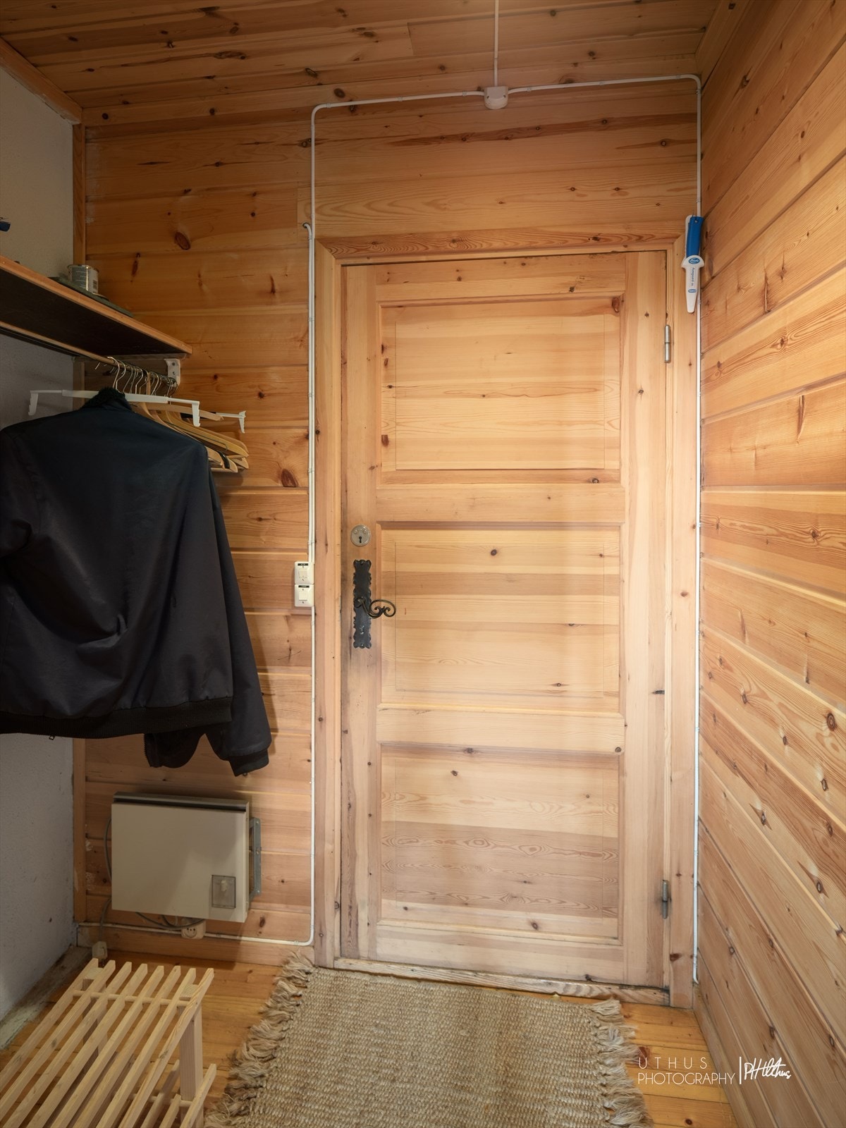 Entré med plass til å henge fra seg ytterbekledningen. Galleribilde