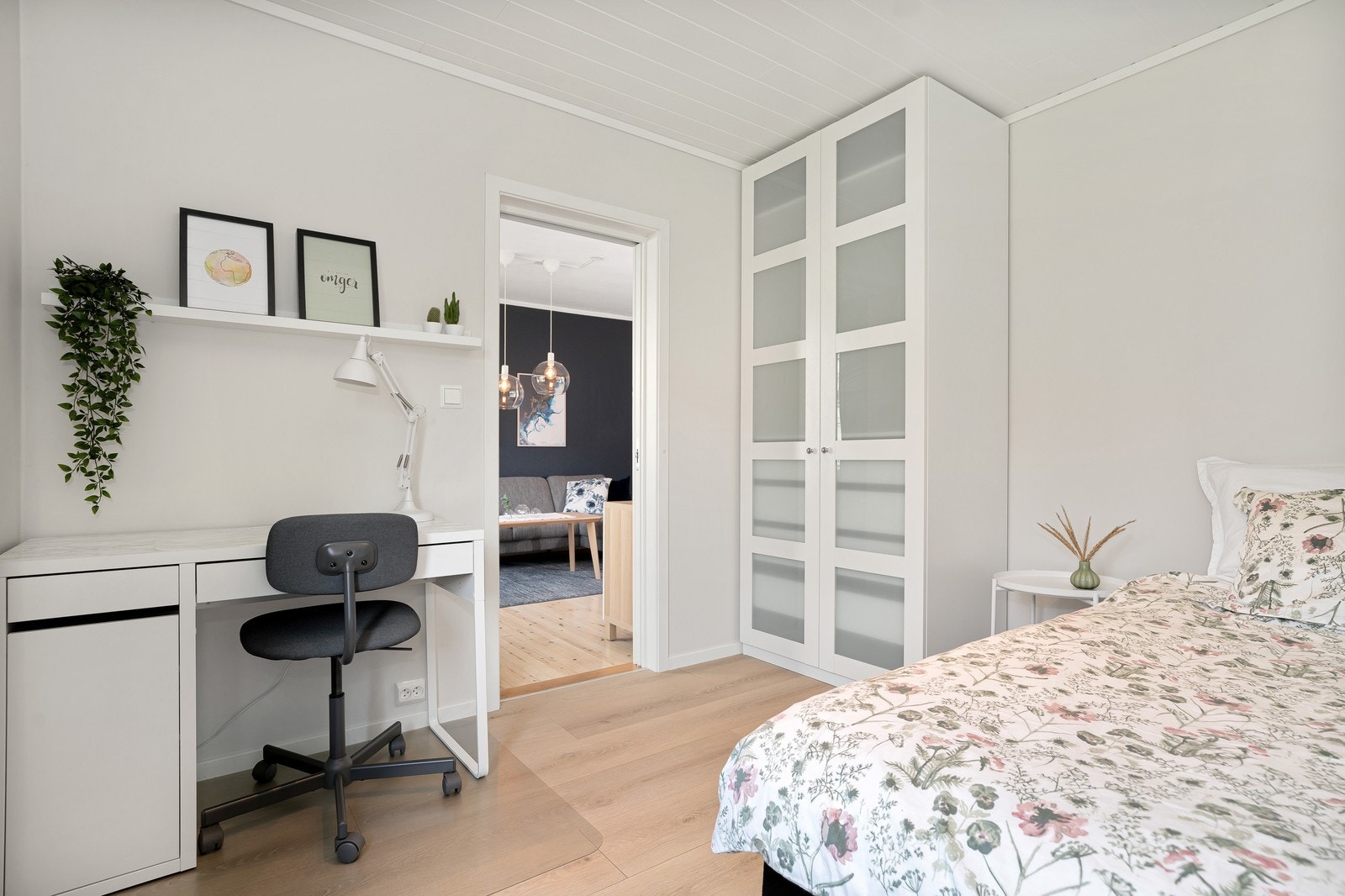 Soverom 2 har adkomst fra stuen. Galleribilde