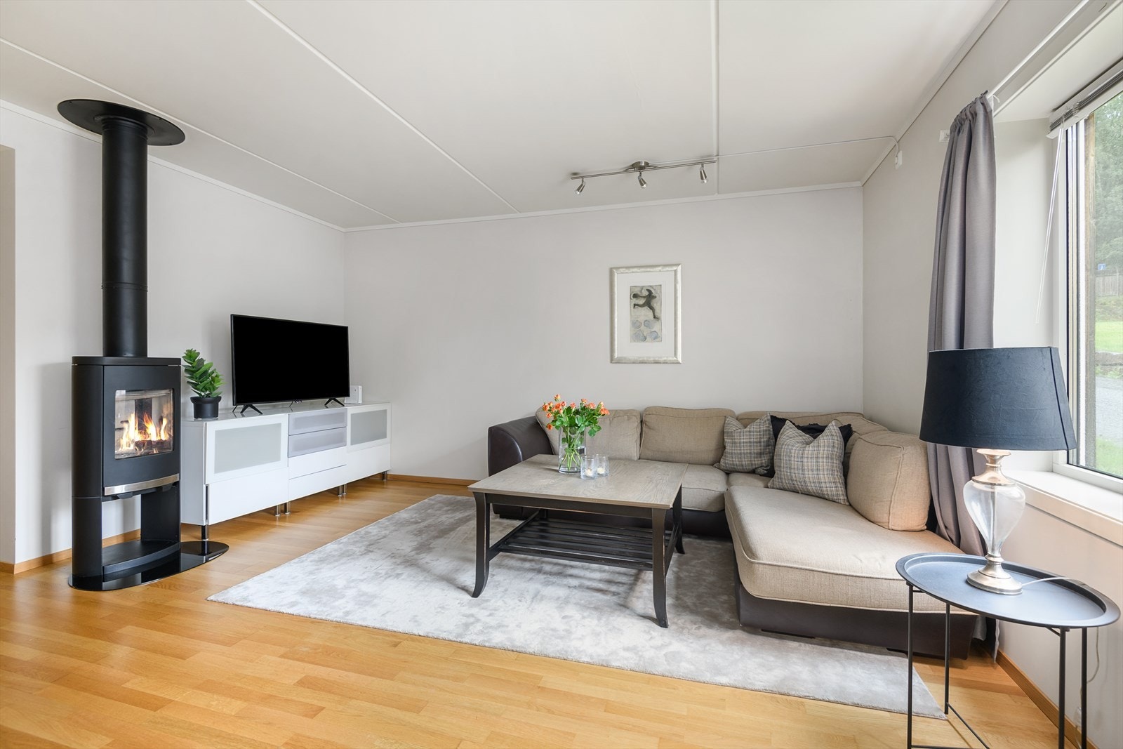 Varmekabel i gulv på bad, gang, stue og kjøkken. Galleribilde