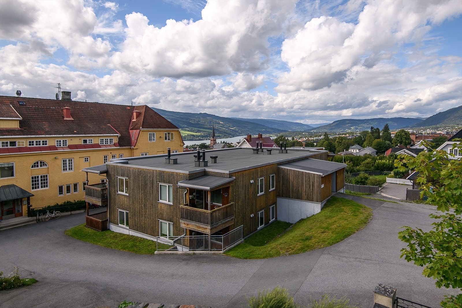 En selveierleilighet beliggende i øvre del av Lillehammer sentrum. Galleribilde