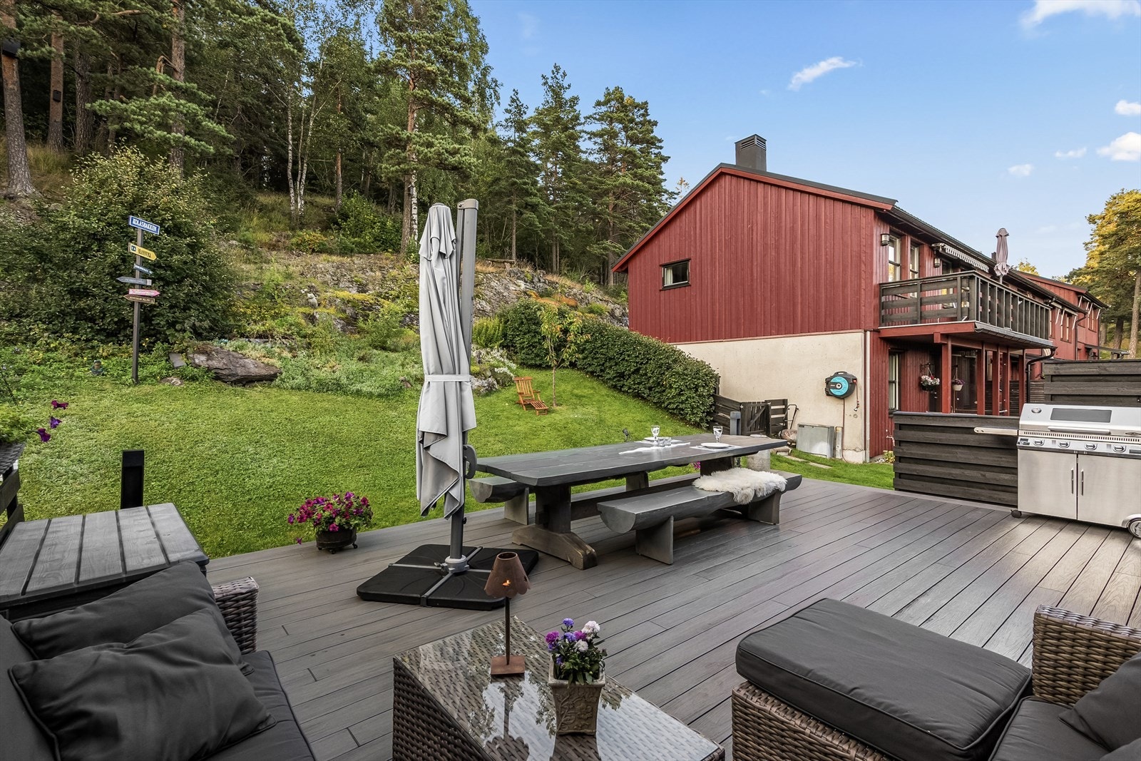 I tillegg ligger boligen superidyllisk og fint til, grensende til marka - et eldorado for både småbarnsfamilier og firbente. Galleribilde