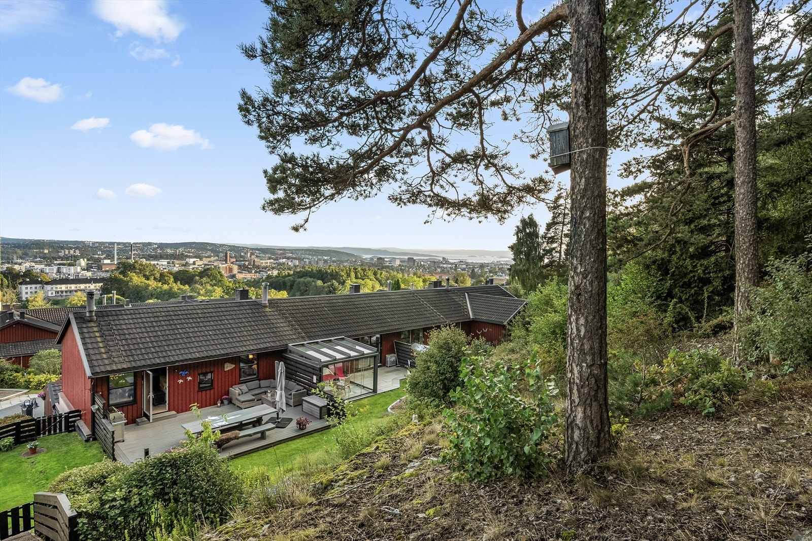 Kolåsbakken borettslag ligger helt inntil marka på et lite høydedrag. Galleribilde