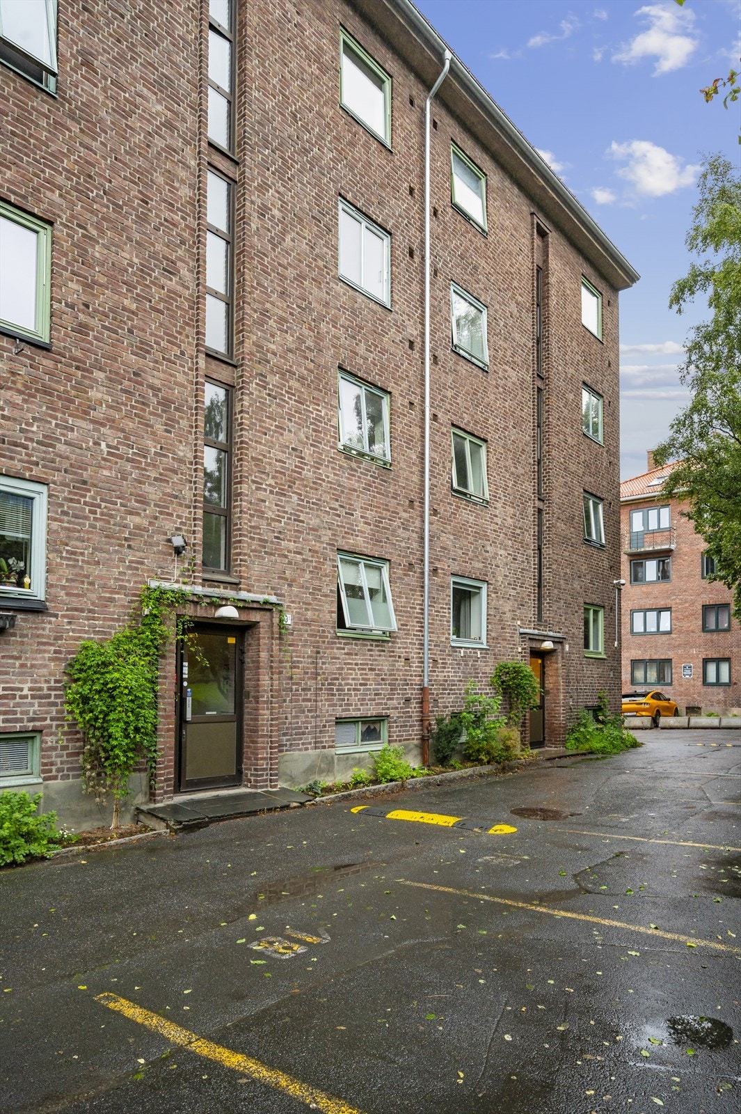 Soverom vender ut mot rolige omgivelser Galleribilde