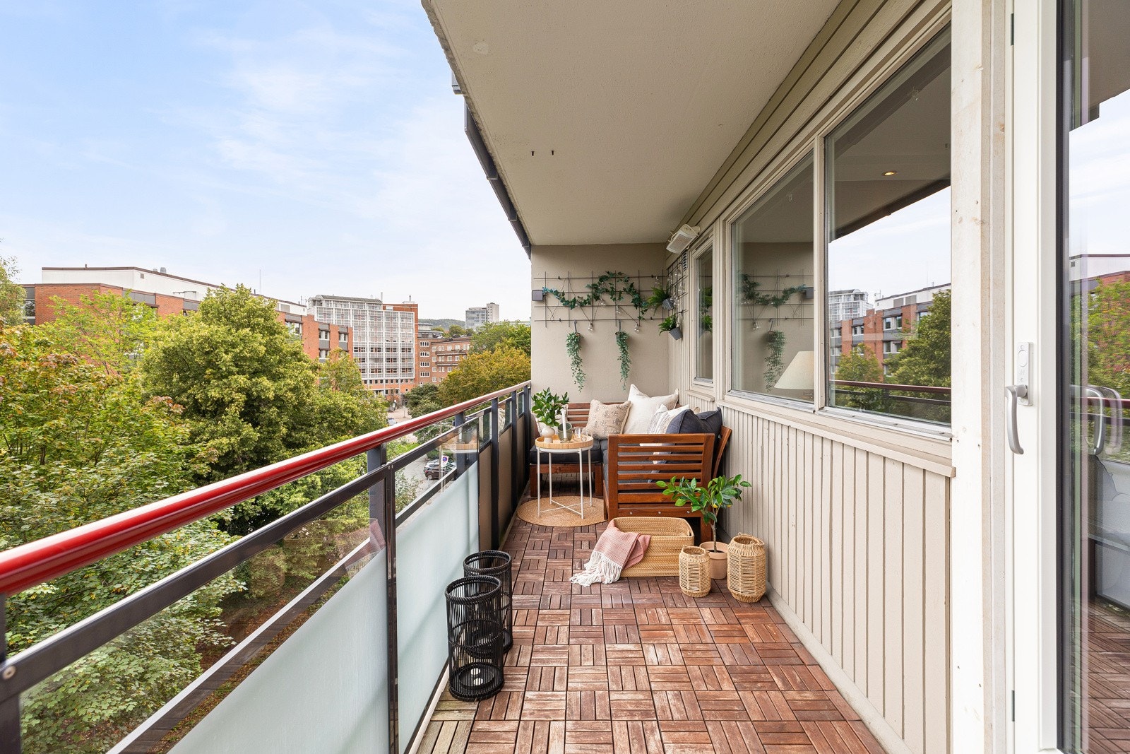 Dette er en sjelden sjanse! Lys 2-roms utsiktsleilighet med fantastiske solforhold Galleribilde