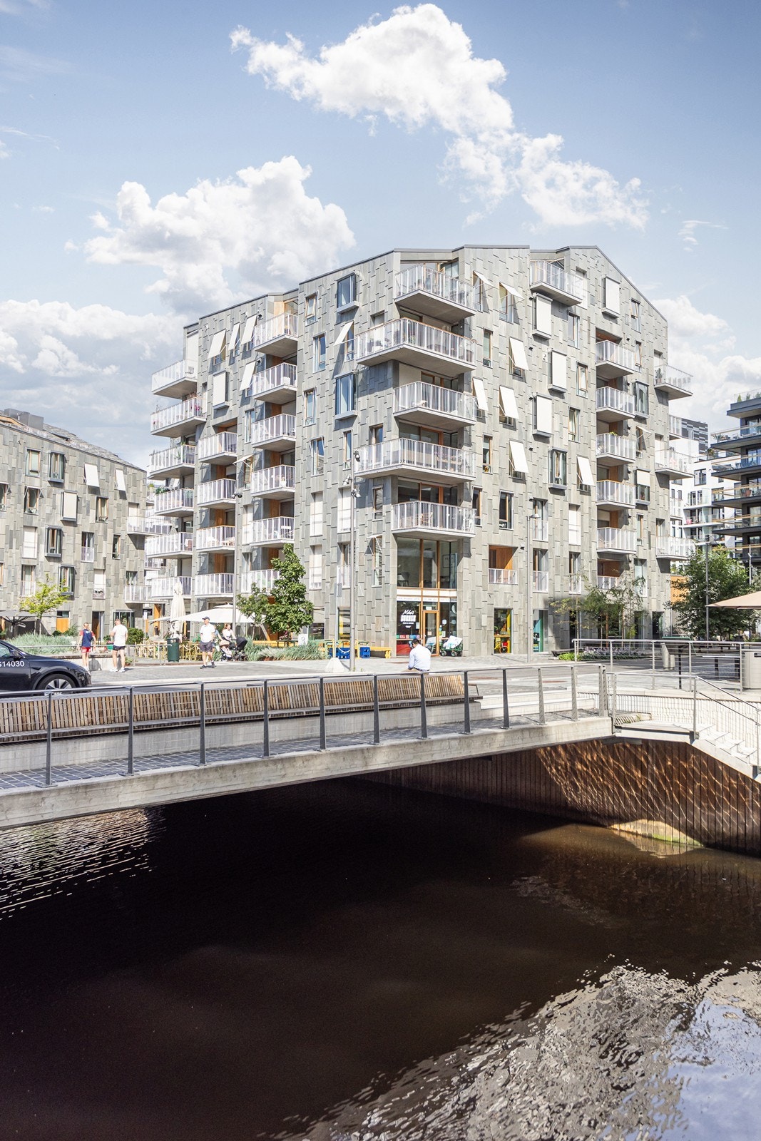 Leiligheten ligger i et fasjonabelt område hvor Vannkunsten er et av Bjørvikas mest særegne boligprosjekter Galleribilde