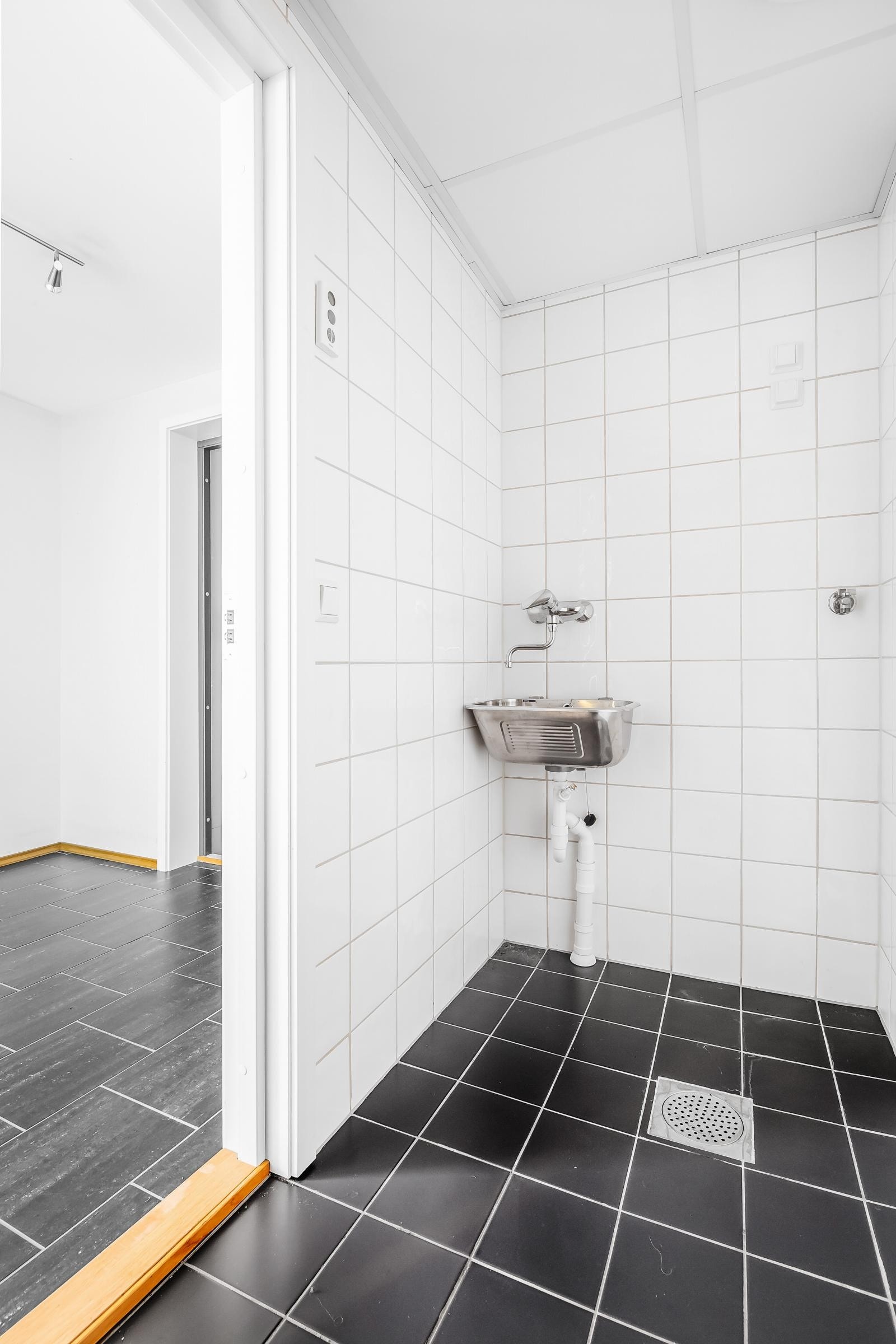 Vaskerom med utslagsvask. Galleribilde