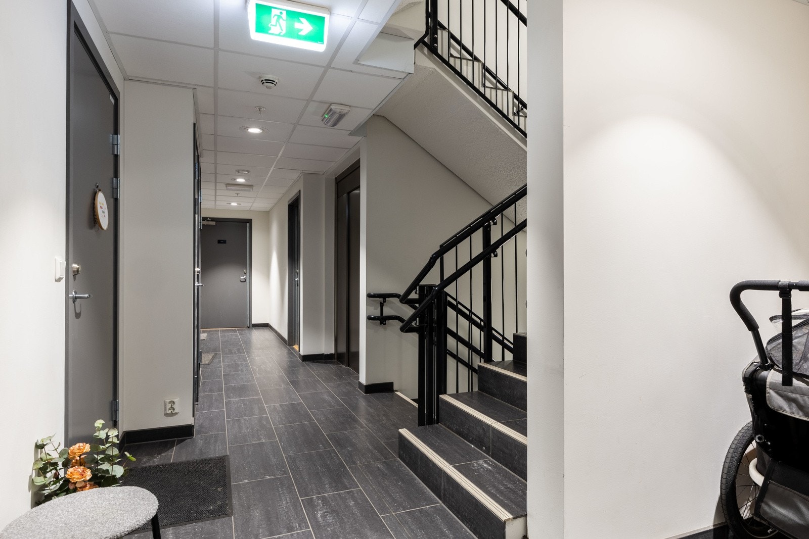 Det er heisadkomst og Leiligheten disponerer en bod i underetasje på 5 m2 Galleribilde