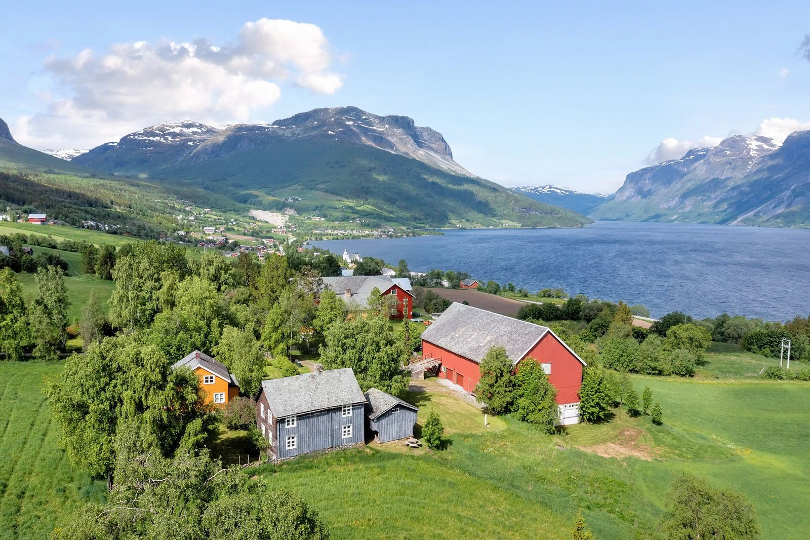 Innholdsrik landbrukseiendom med nydelig beliggenhet! Støler ved Helin og i Smådalen - Fiskebu - Jakt-/Fiskerett.