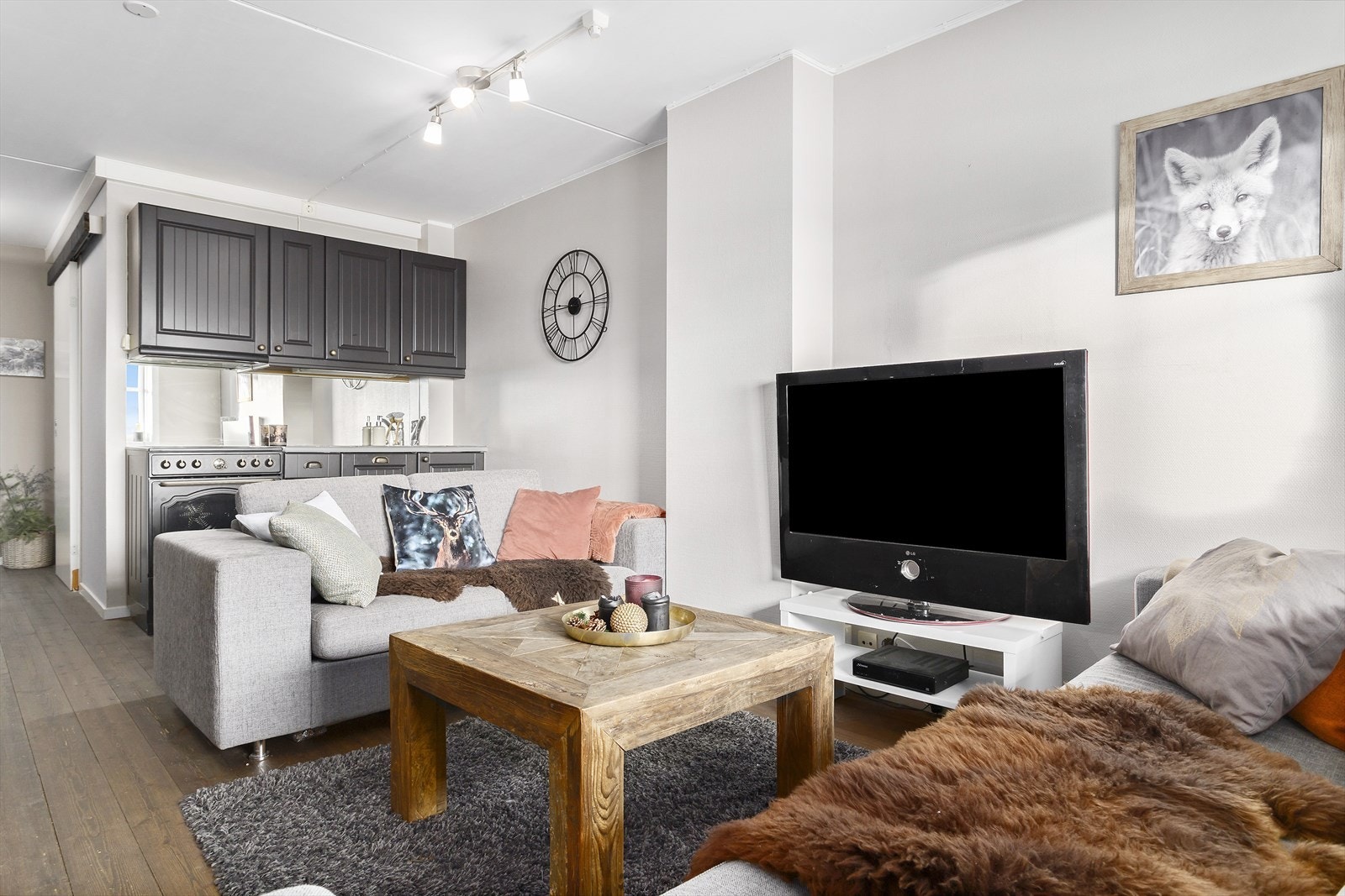 Felleskostnader på kroner 1 778 som inkluderer bl.a. festavgift, brøyting og bygningsforsikring. Galleribilde