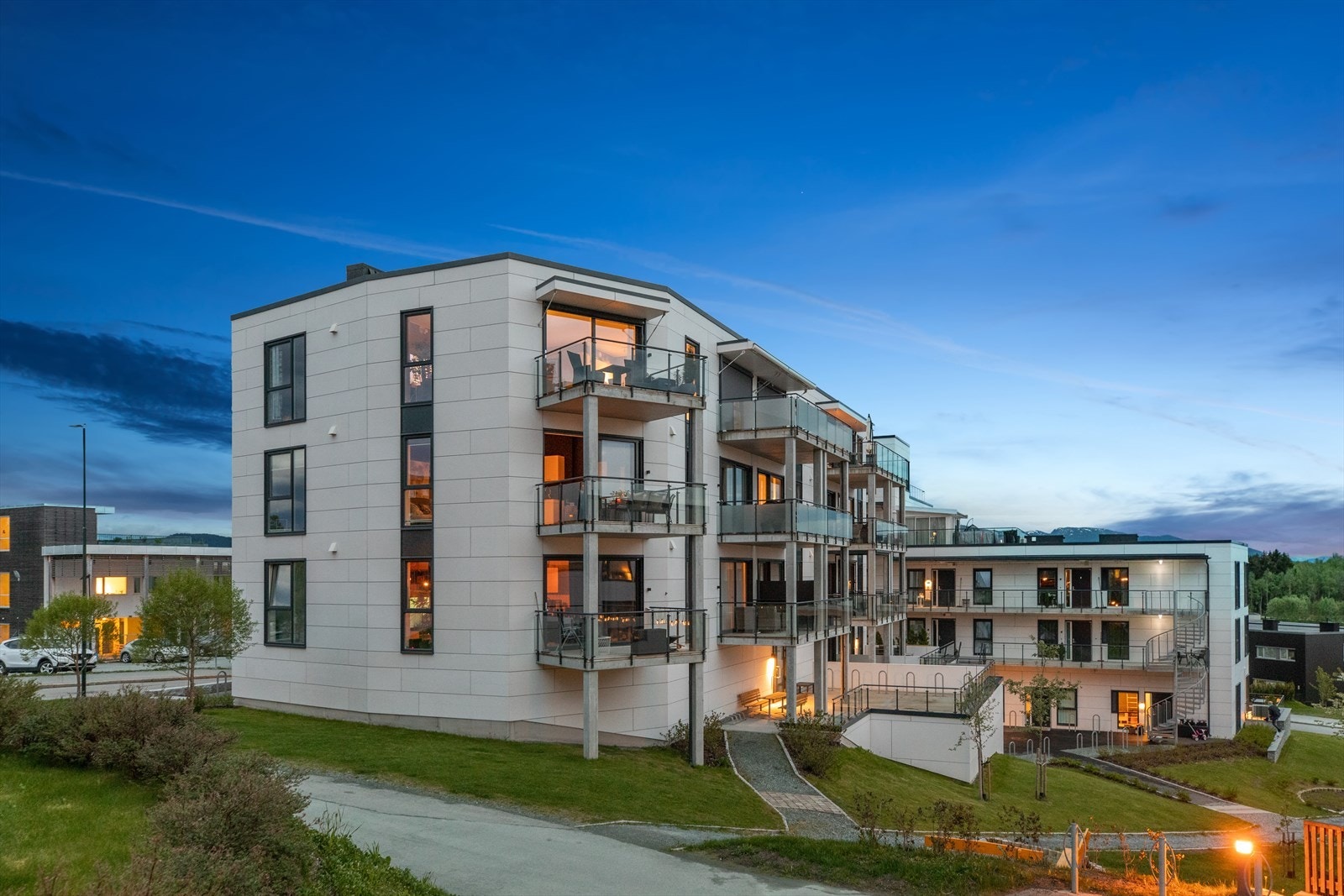 Leiligheten har en fin hjørneplassering, og har langstrakte utsiktsforhold i fremkant. Galleribilde