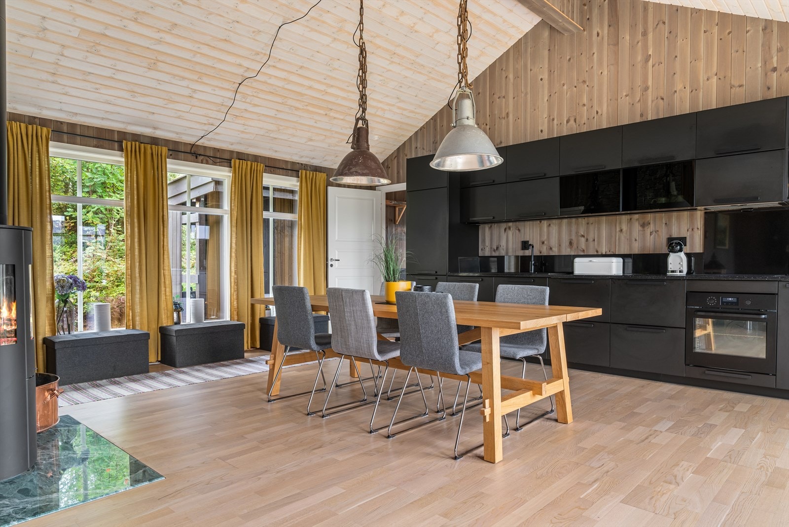 God plass til ei stor spisestue Galleribilde