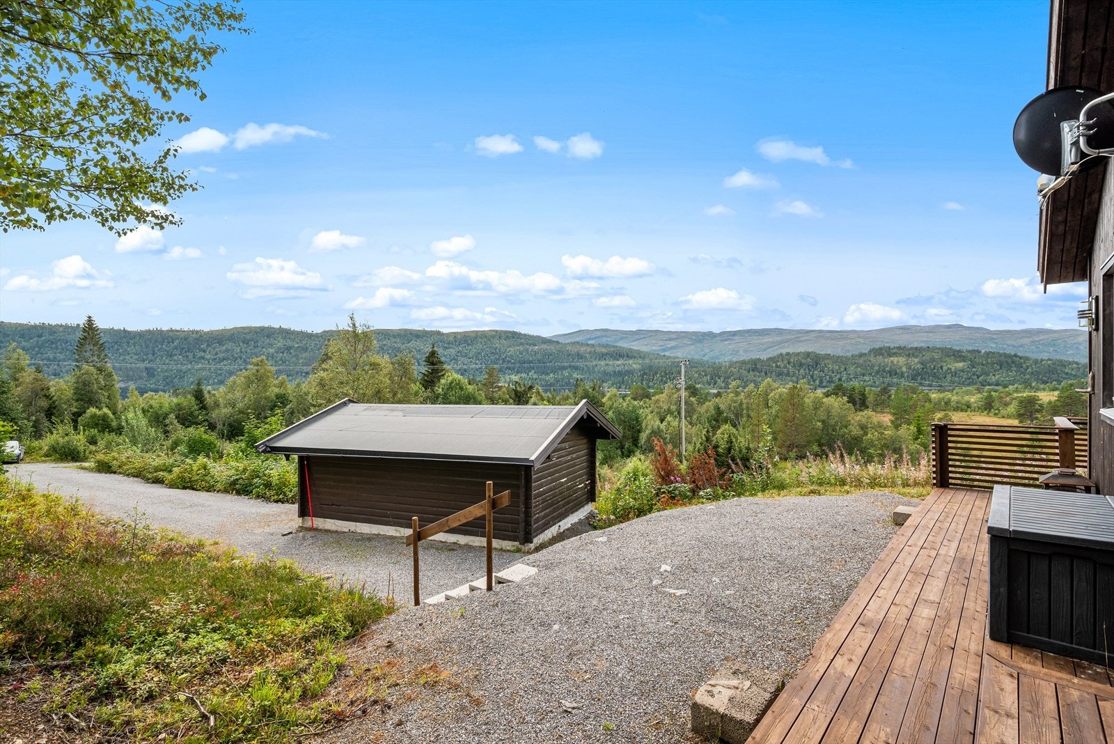 Her er det turområder, badevann og fiskemuligheter like i nærheten. Galleribilde
