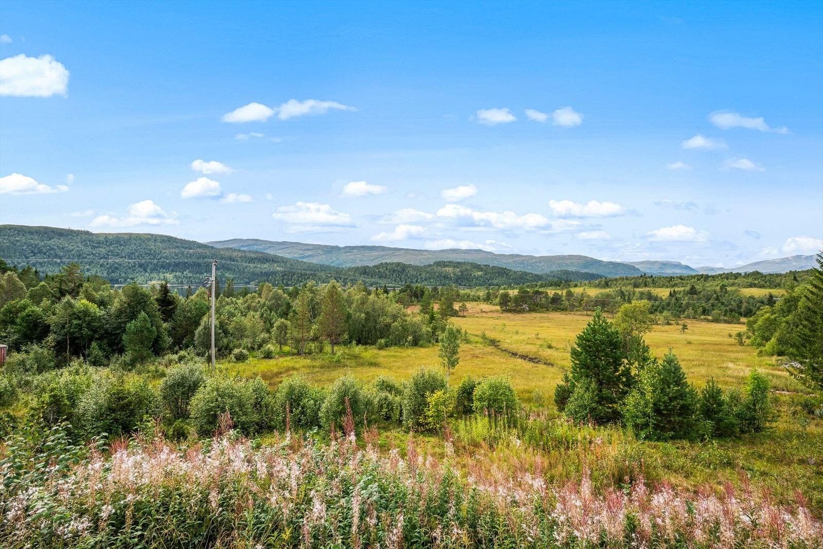 Hytta har to soverom av god størrelse, stue/kjøkkendel, gang og bad Galleribilde