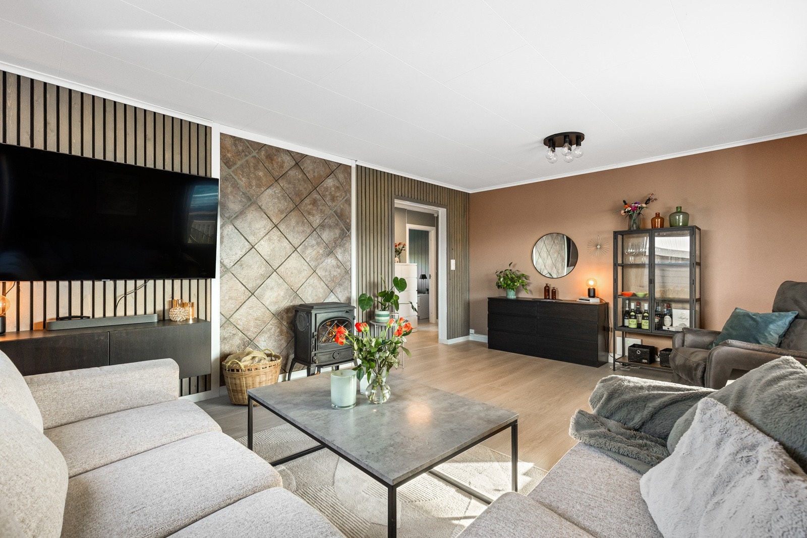 Flott vedovn som varmer godt og lenge på kalde dager Galleribilde