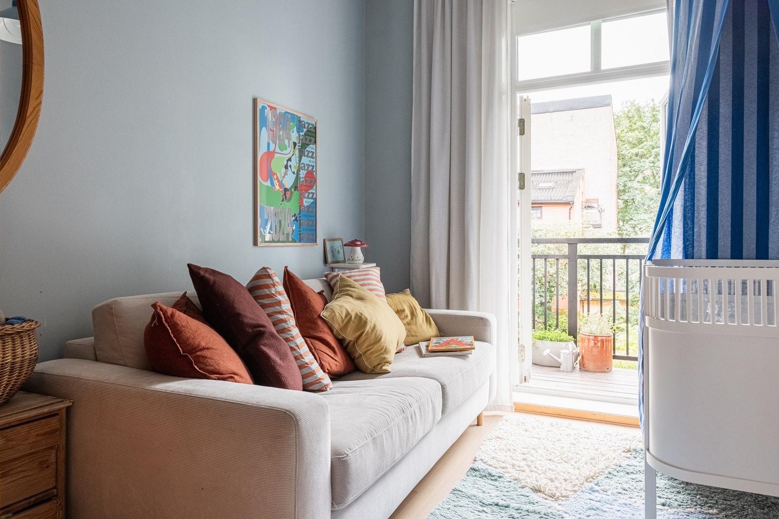 Rommet er i dag innredet som barnerom. Før eierne fikk barn, hadde de hovedsoverom her, og brukte dagens hovedsoverom som stue. Galleribilde