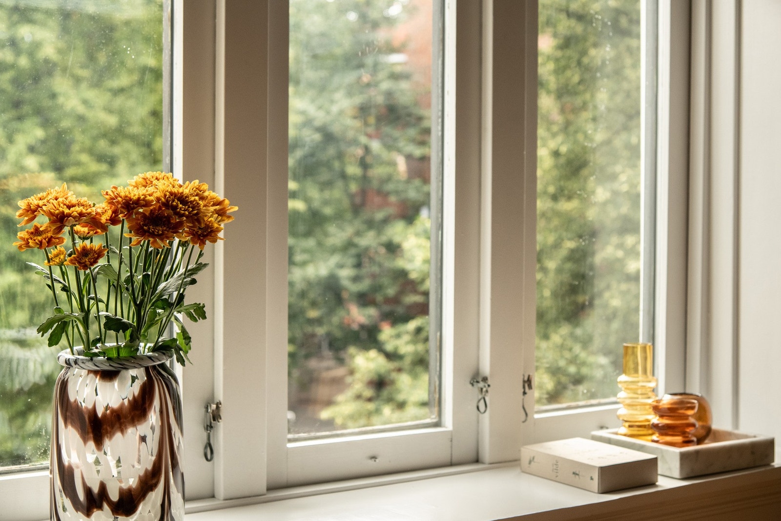 Leiligheten kan by på en gjennomgående planløsning med store rom og klassiske vindusflater som gir godt med lysinnslipp. Galleribilde
