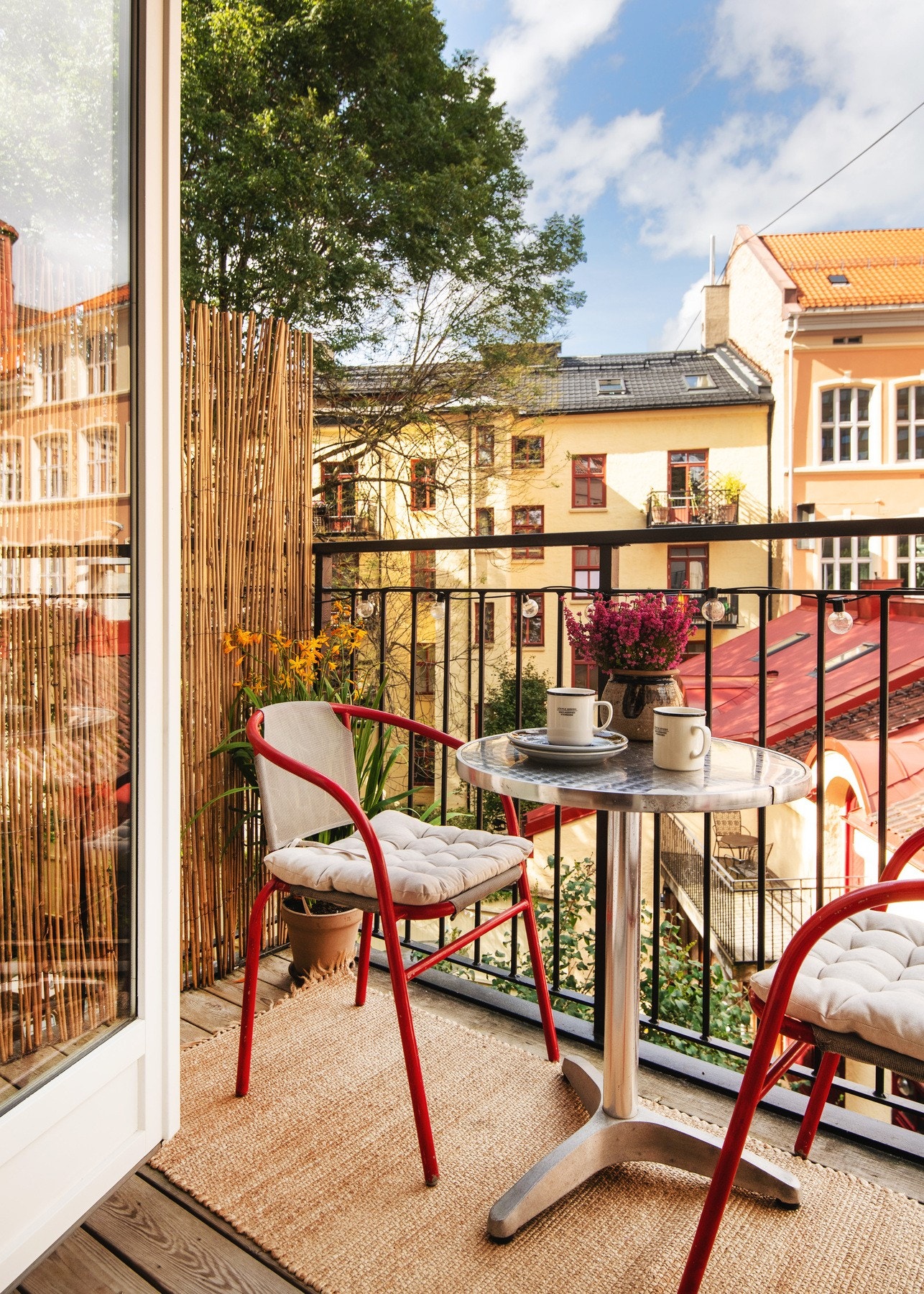 Herlig nordvestvendt balkong på 4m² med plass til sittegruppe. Galleribilde