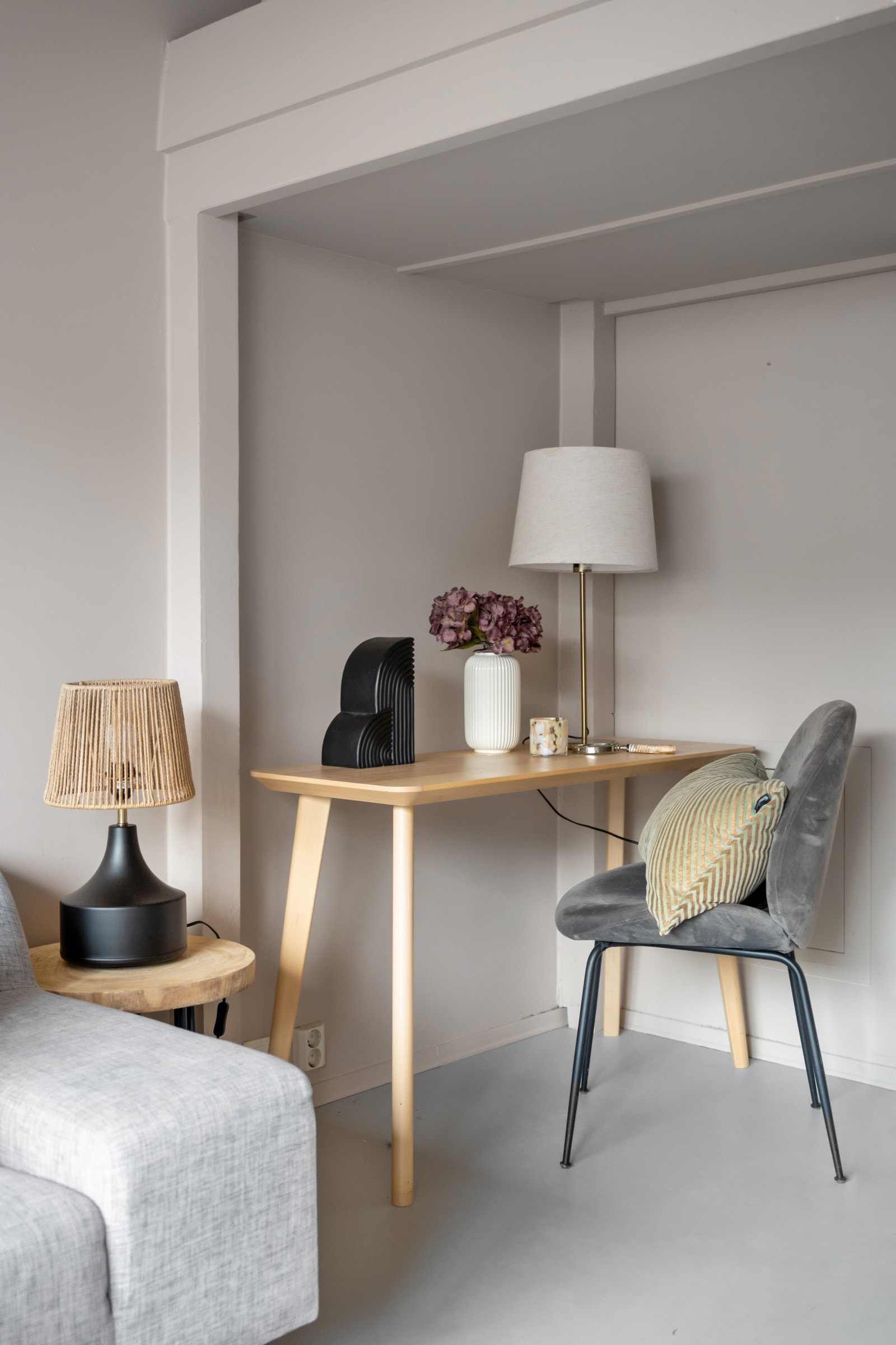 God plass til arbeidspult eller annet under plassbygd seng Galleribilde