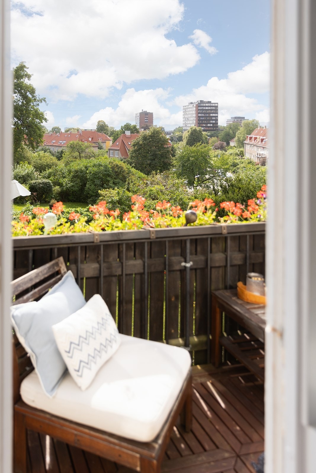 Detaljer | Utgang til balkong fra kjøkkenet. Galleribilde