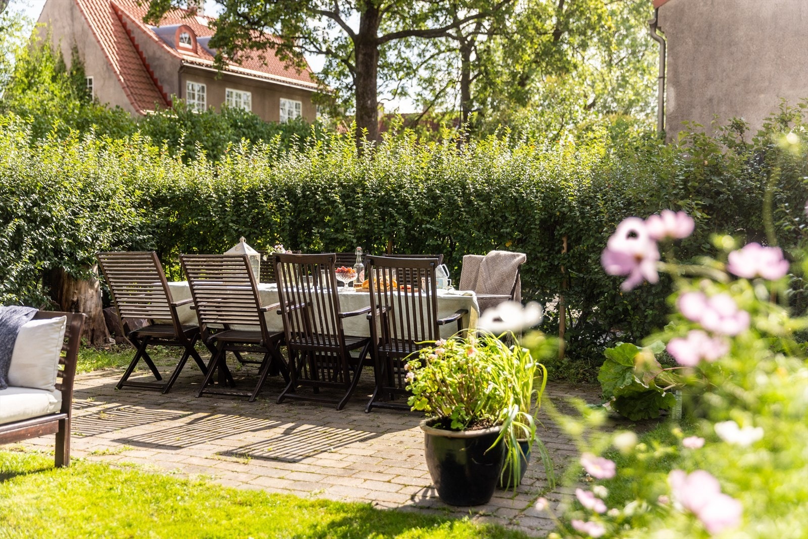 Her bor du i en vakker og fredelig landsby med nærhet til alt du trenger i en hektisk hverdag. Galleribilde