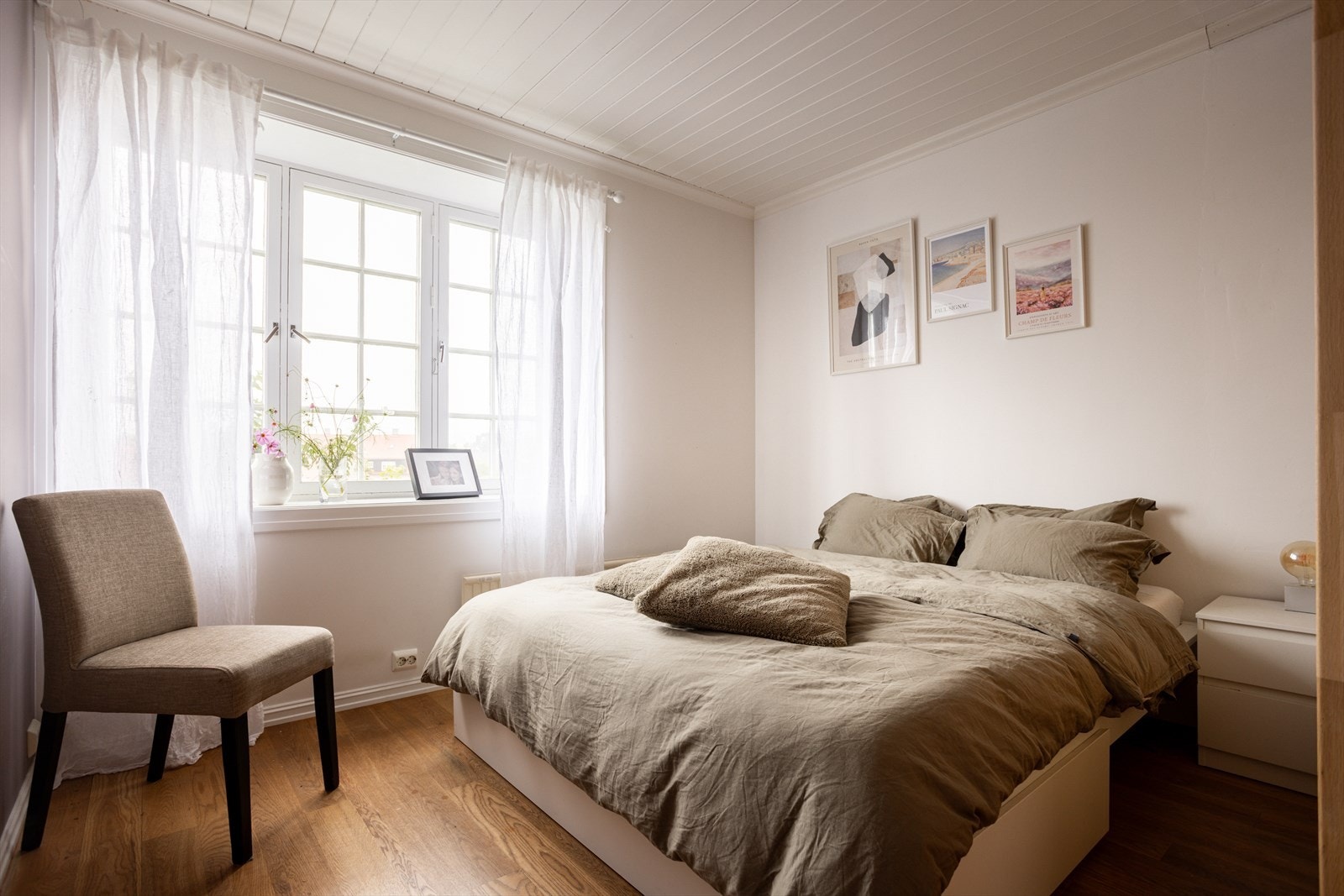 Rommene fungerer ypperlig som barnerom, gjesterom, kontor, ekstra stue eller det man måtte ha behov for. Galleribilde