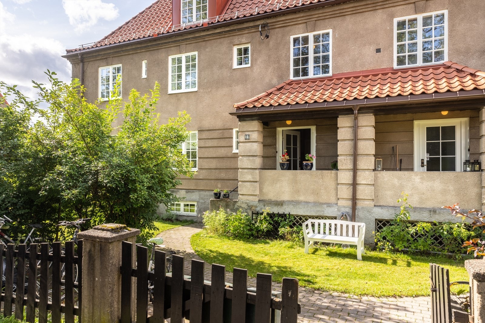 Hyggelig og pent opparbeidet inngangsparti - velkommen inn. Galleribilde