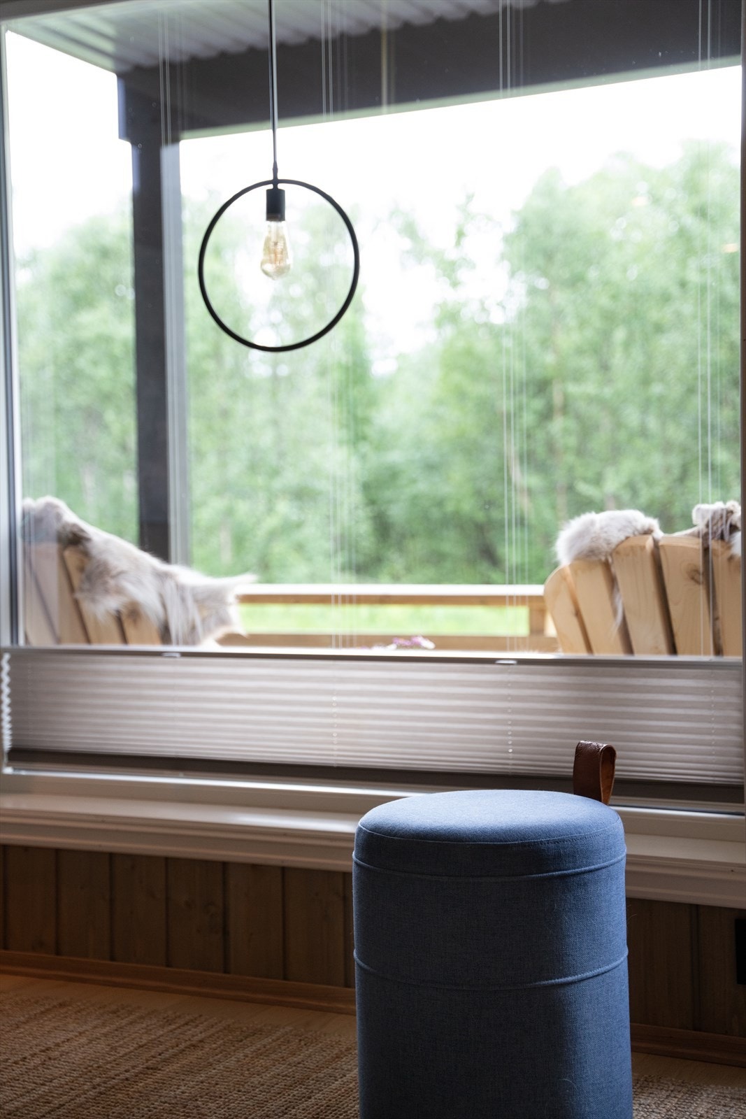 Alle vinduer i leiligheten har monterte plissegardiner Galleribilde