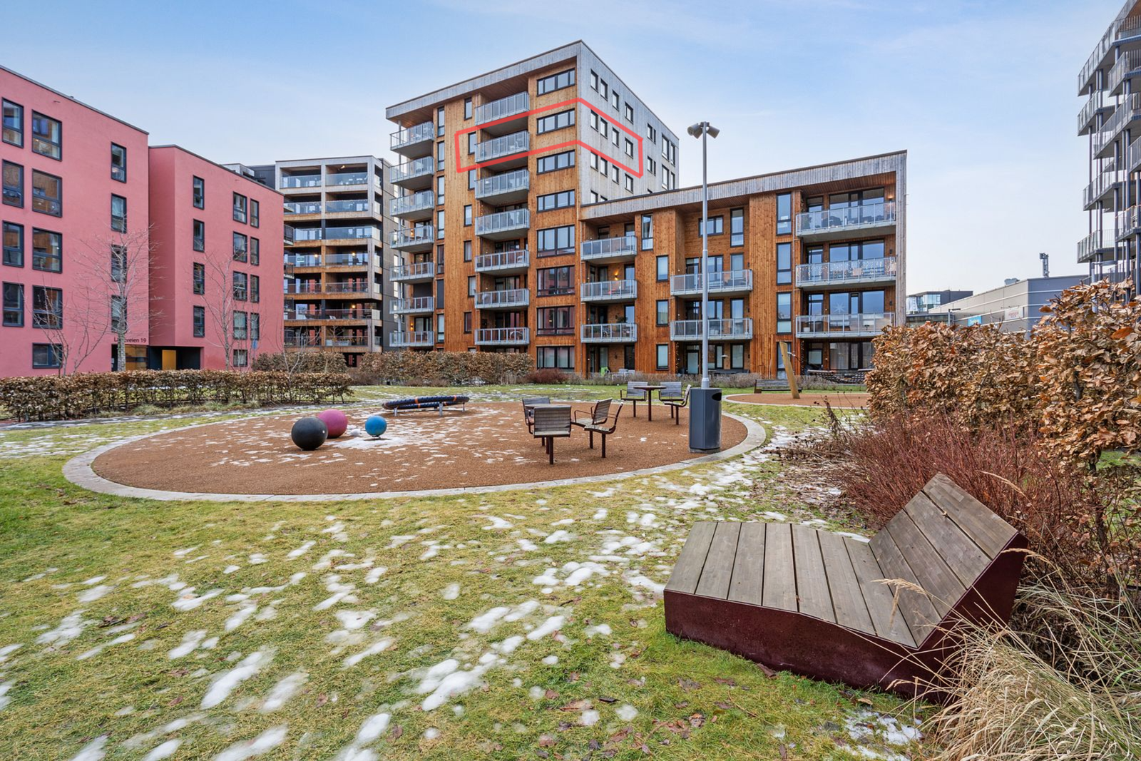 Pent opparbeidede friområder kjennetegner plassene mellom blokkene på Lilleby. Ypperlig for liten og for stor. Galleribilde