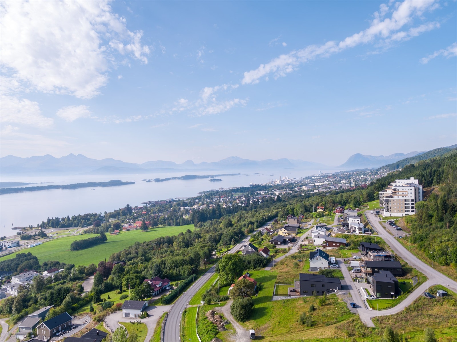 Tomt i et nyere boligfelt på Øvre Eikrem Galleribilde