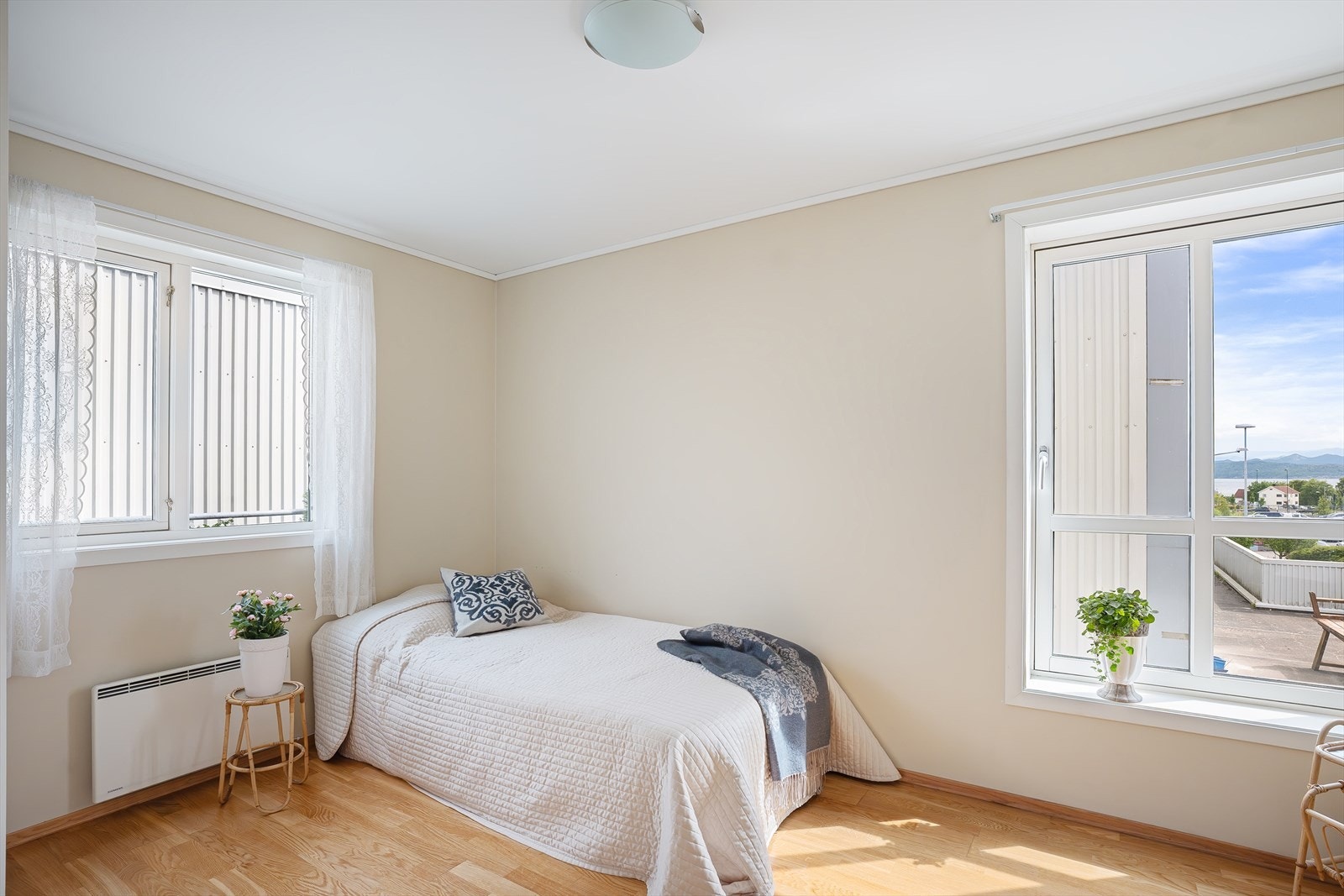 Soverom to Galleribilde