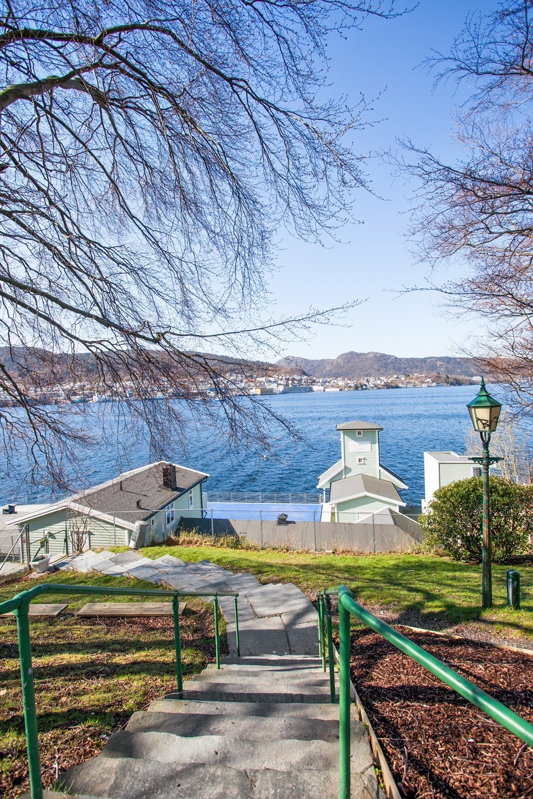 Nordnesparken og Nordnes sjøbad med utendørsbasseng er også en liten spasertur unna. Galleribilde