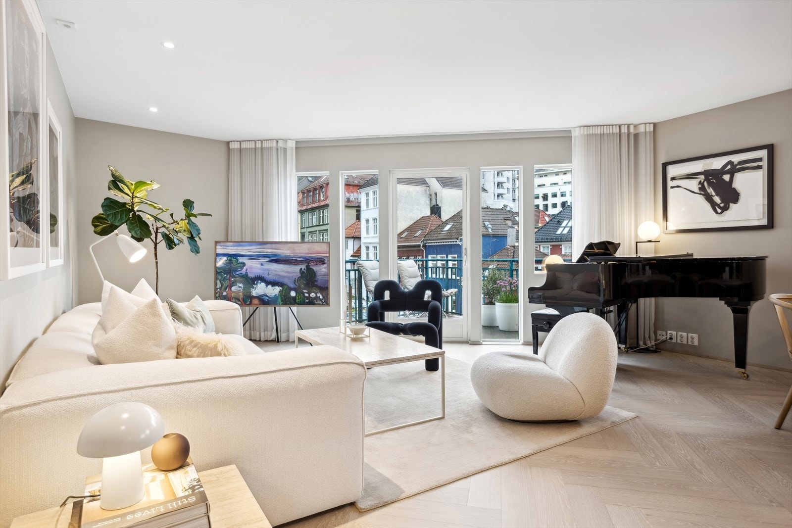 DNB Eiendom ved Kamilla Rein ønsker velkommen til Skottegaten 2, en nydelig og svært påkostet 3-roms leilighet nær Klosteret. Galleribilde