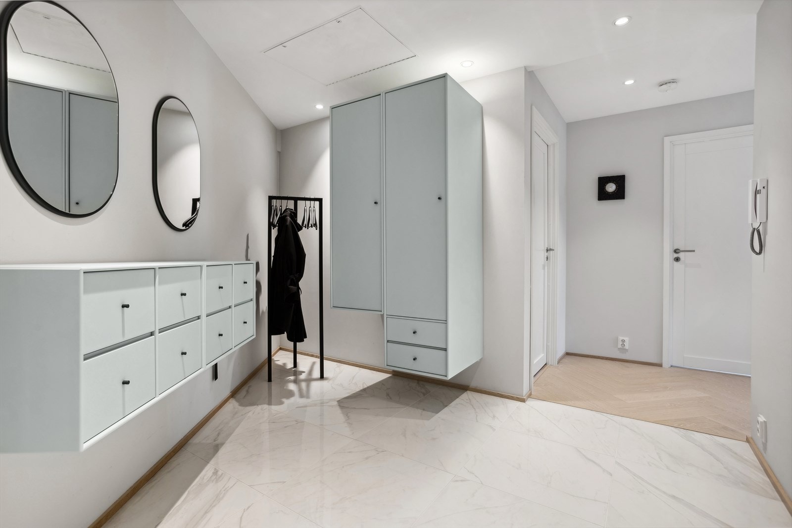 Den eksklusive garderobeløsningen fra Montana kan medfølge etter nærmere avtale. Galleribilde