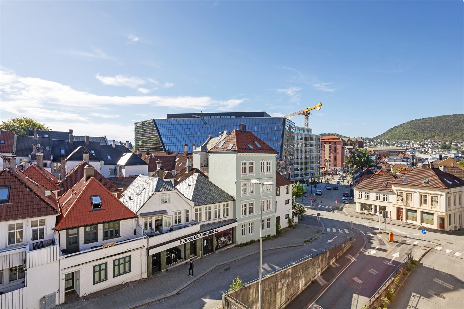 I Skottegaten bor du omkranset av klassiske bygårder og tradisjonell trehusbebyggelse. Herfra har du kort gangavstand til alle byens fasiliteter. Galleribilde