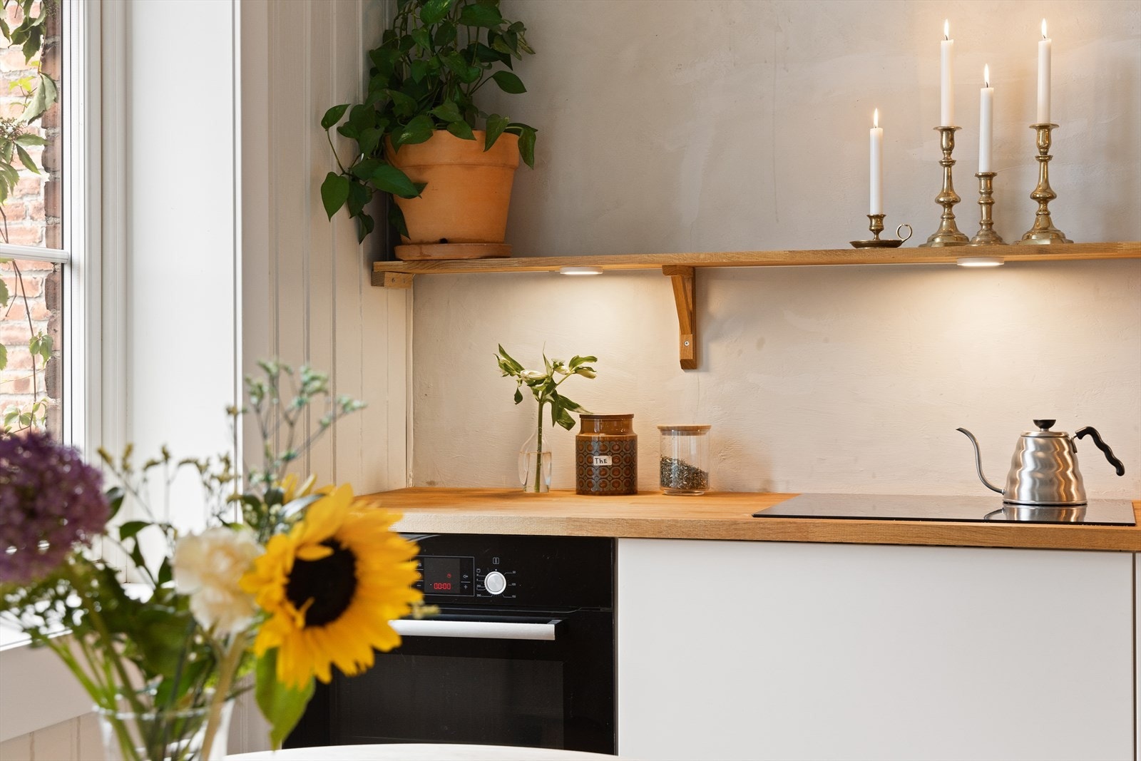 Stilsikkert og moderne kjøkken fra Ikea oppgradert i 2022. Galleribilde