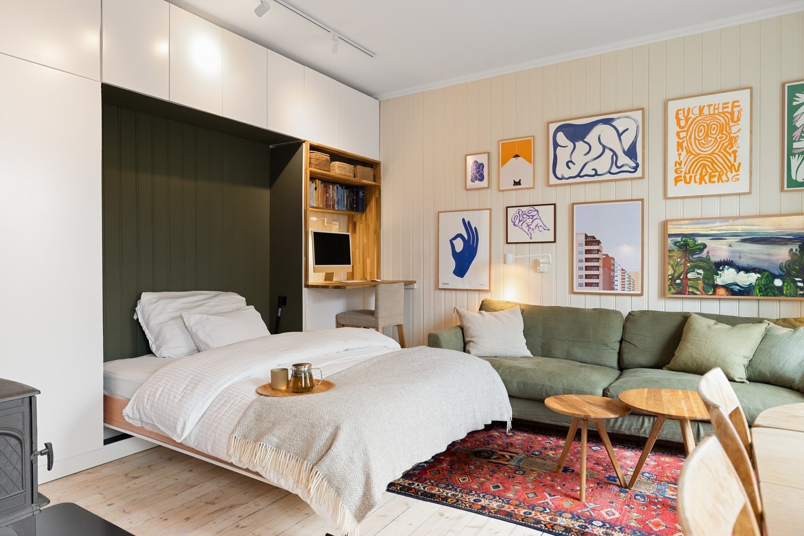 Skapseng med dobbeltseng. Løsningen utnytter plassen til det maksimale Galleribilde