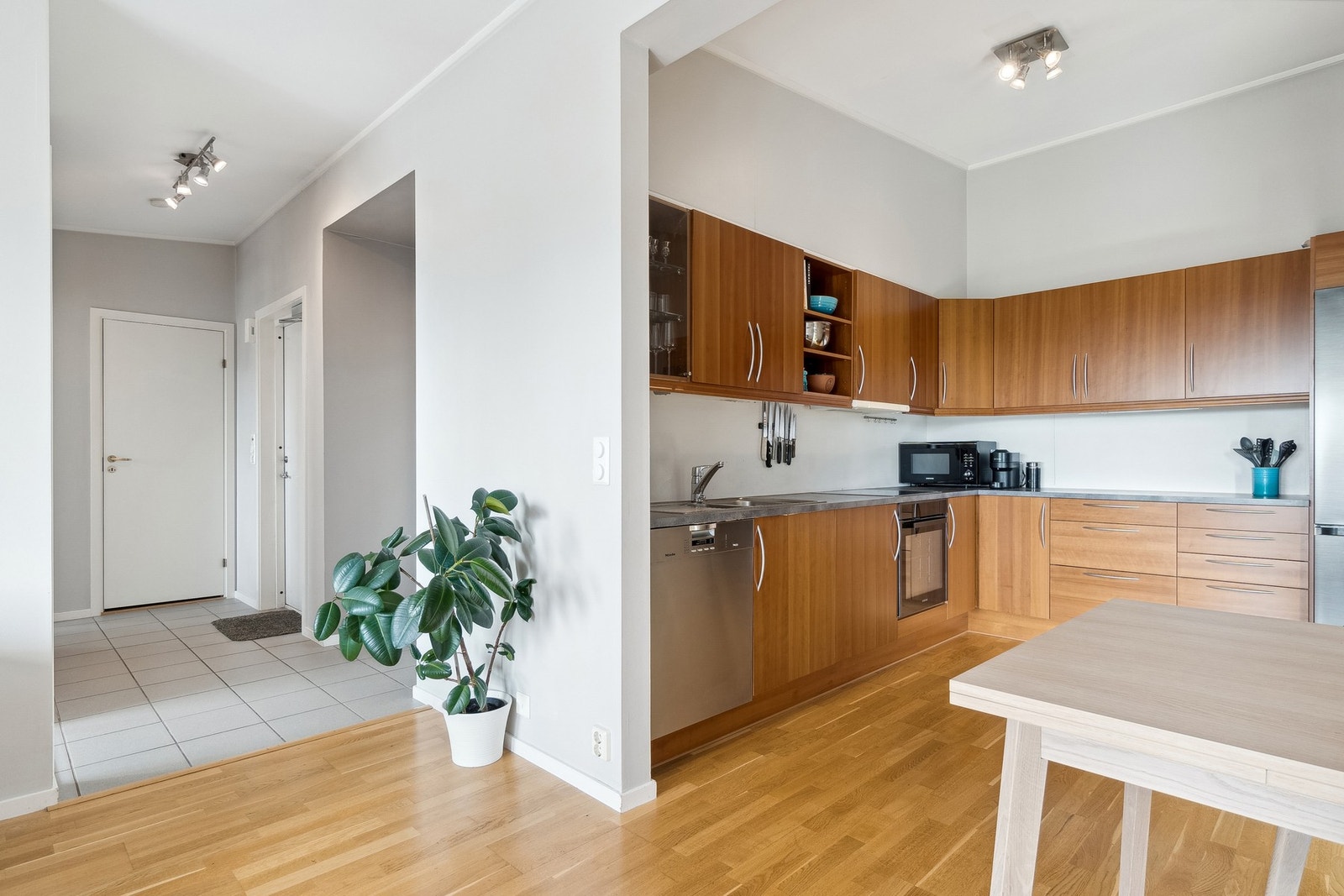 Gang med varme i gulv. Galleribilde