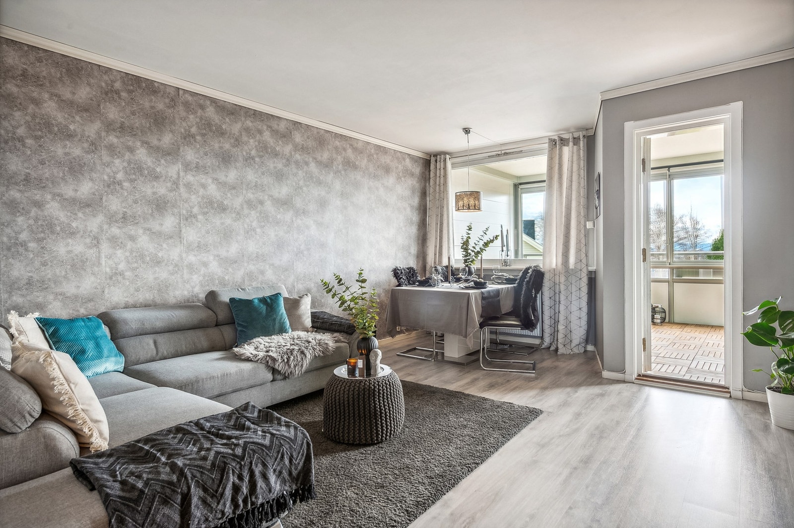 God plass til både salong og spisebord i stuen Galleribilde