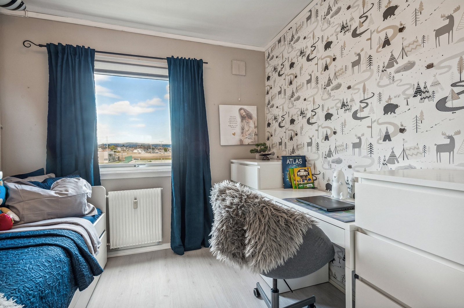 Soverom nummer 2 med adkomst fra entrè Galleribilde