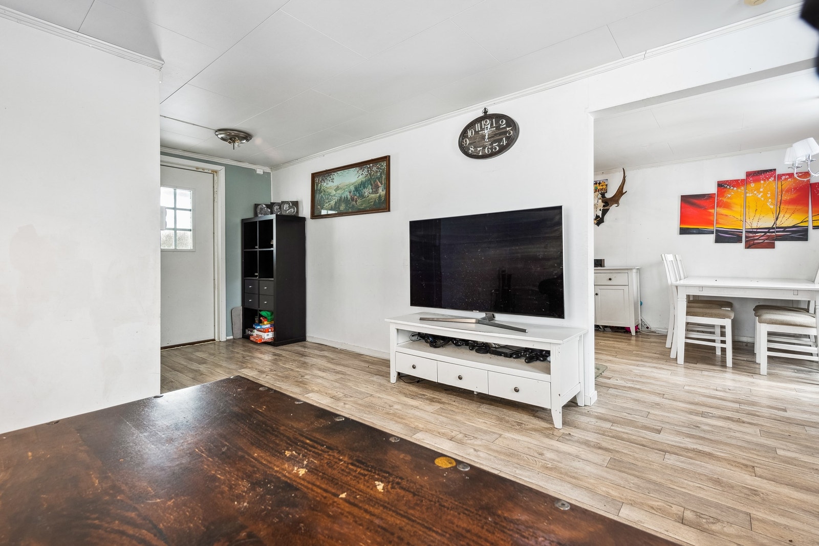 Stuen med åpen løsning til spisestuen. Galleribilde