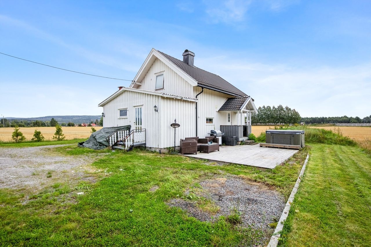 Velkommen til Hærnesvegen 67 på Sander! Galleribilde