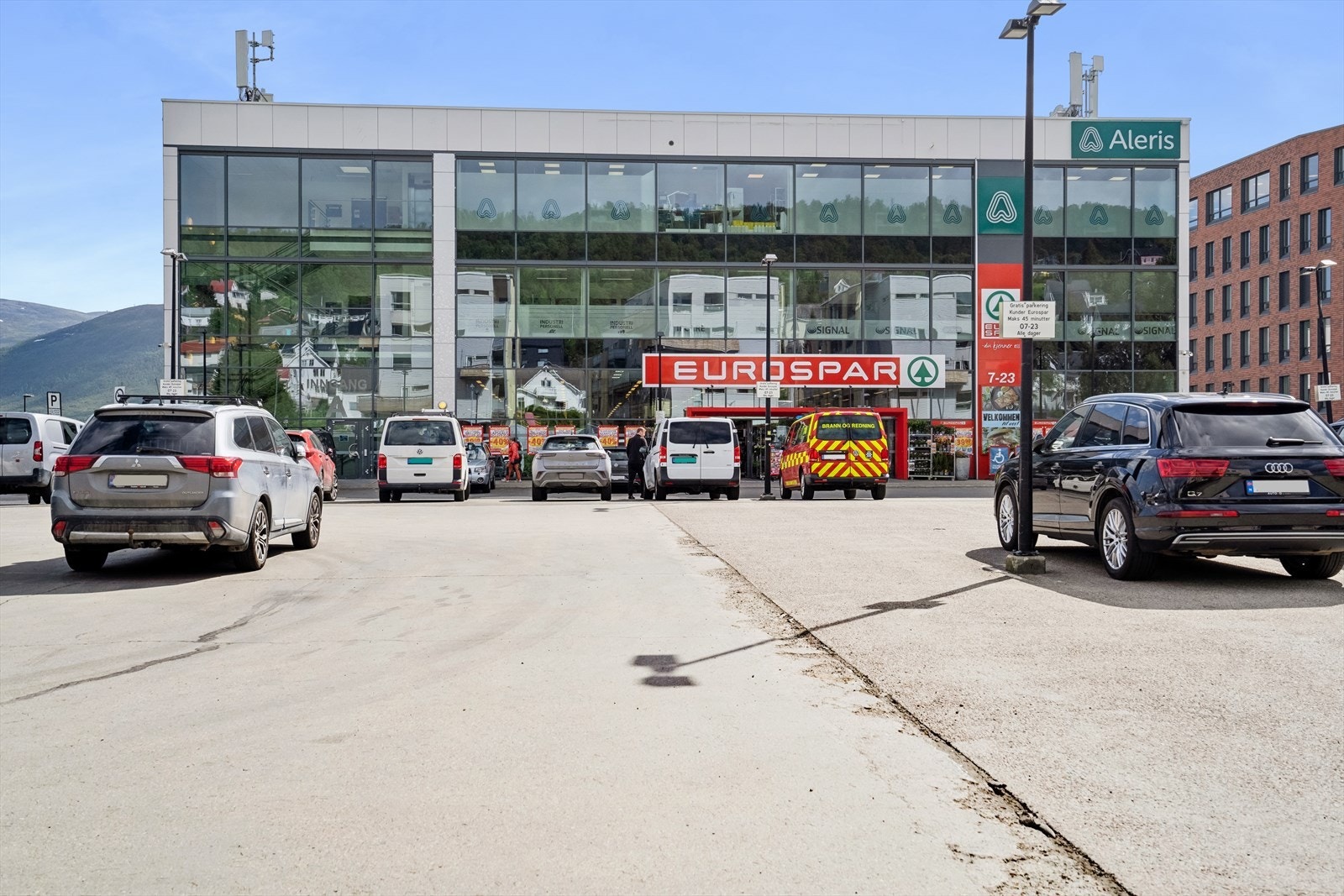 Dagligvarebutikk med stort utvalg med kort gange fra leiligheten Galleribilde