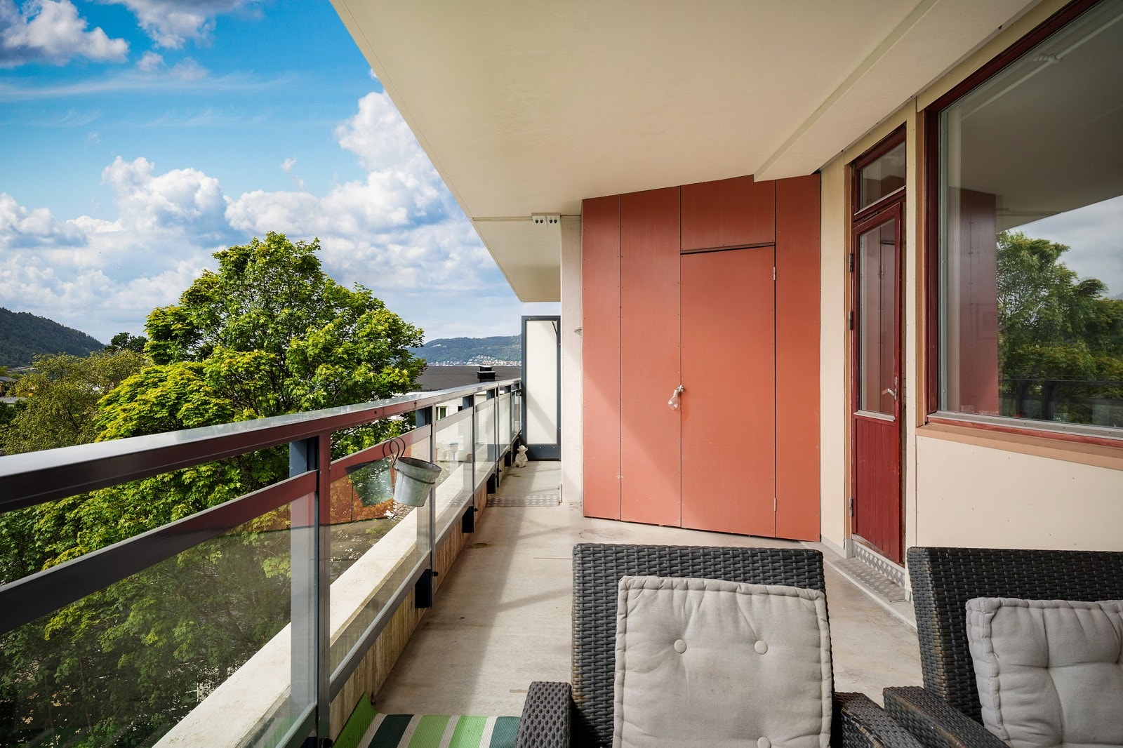 - Stor vestvendt terrrasse på 25,7 kvm inklusiv bod - Galleribilde