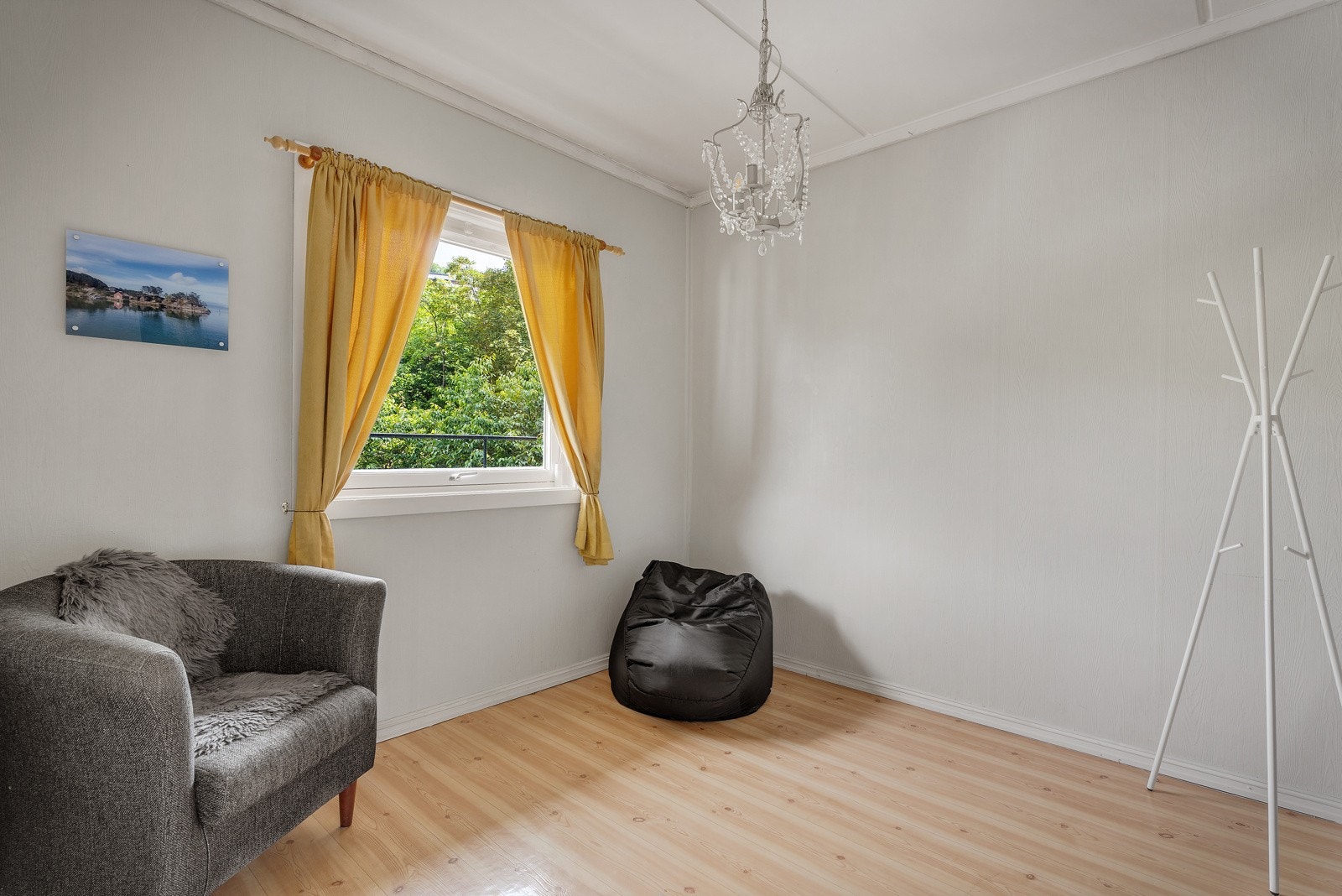 - Det er tre soverom, disse er på henholdsvis 8,3- 9,4 og 13 kvm - Galleribilde