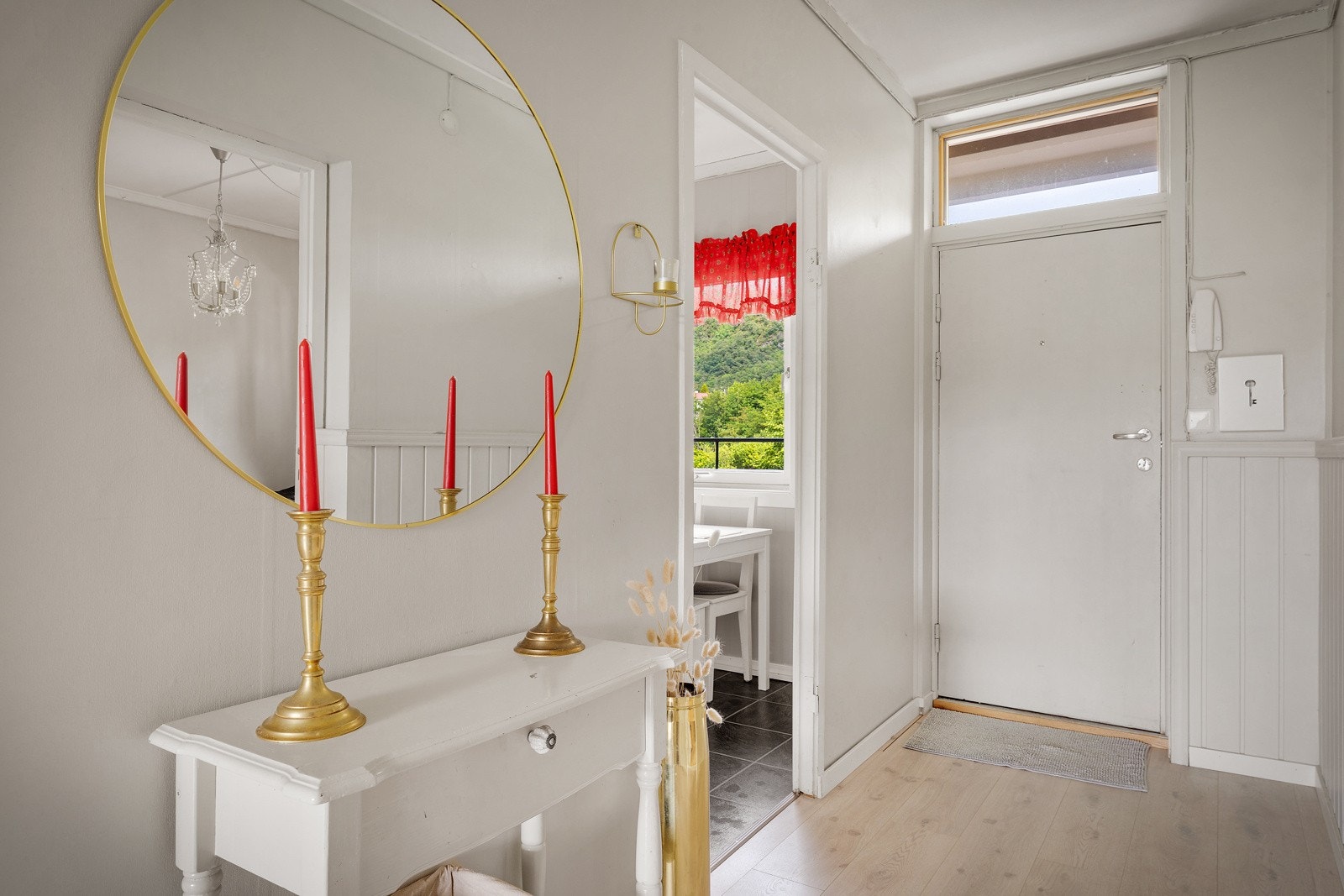 - Lys og trivelig gang på 6,4 kvm - Galleribilde