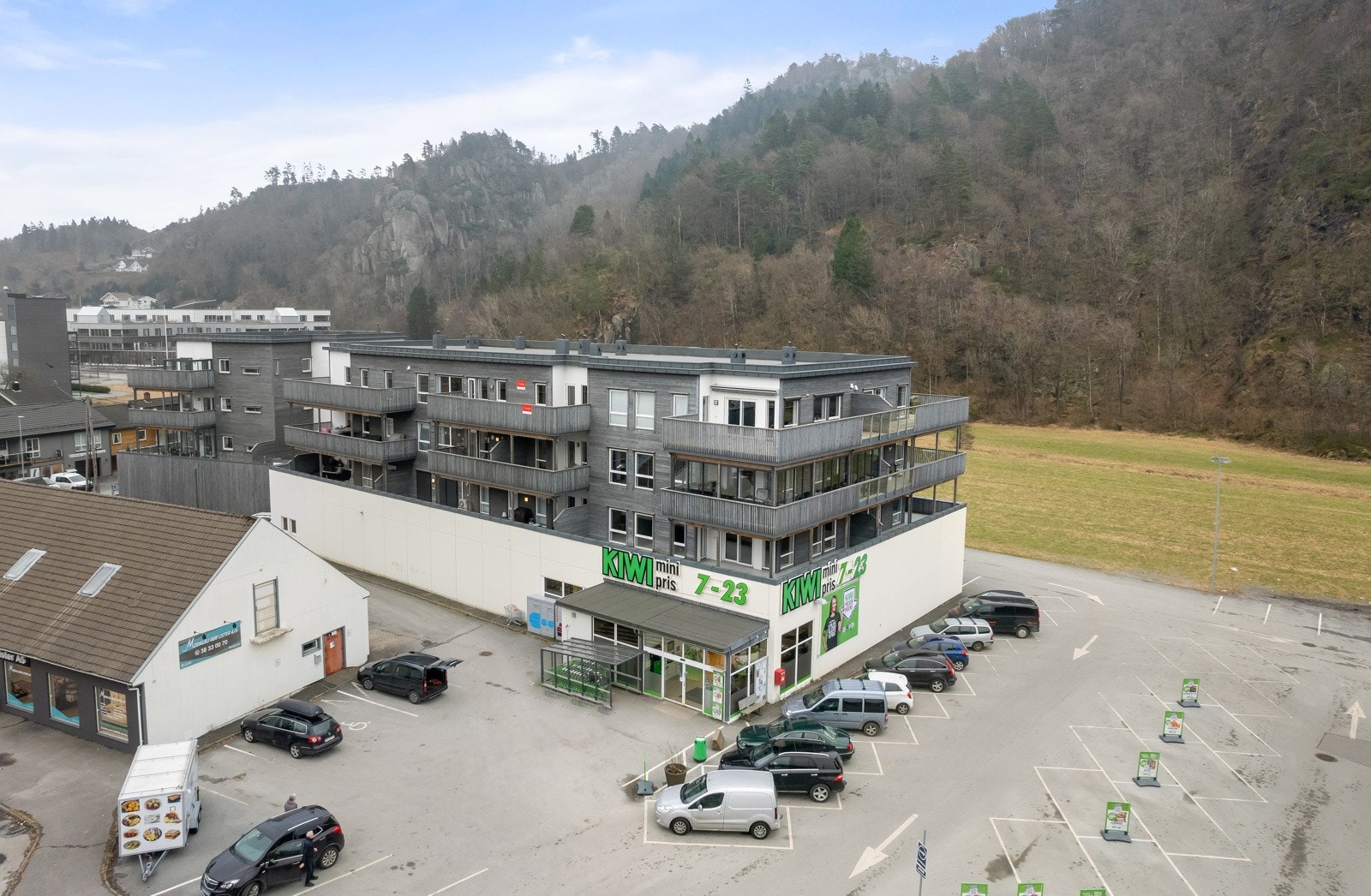 4908158_1-ozzshb1.jpg Galleribilde